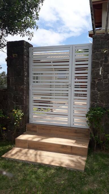 Casa com varanda, ar condicionado pet friendly
