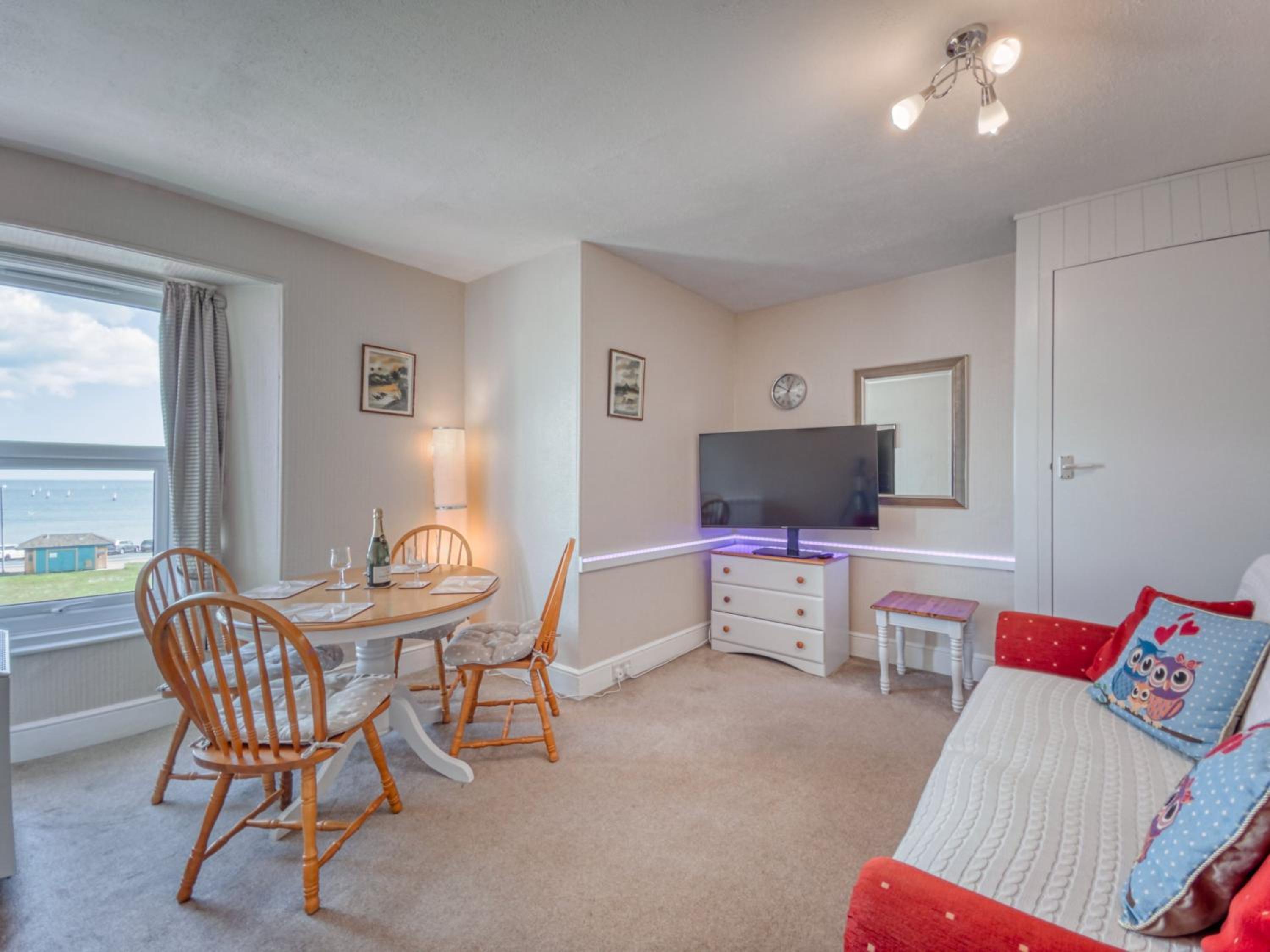 Apartment 5 - 1 Bedroom Sea Front-Sea Views-Free Parking view 4