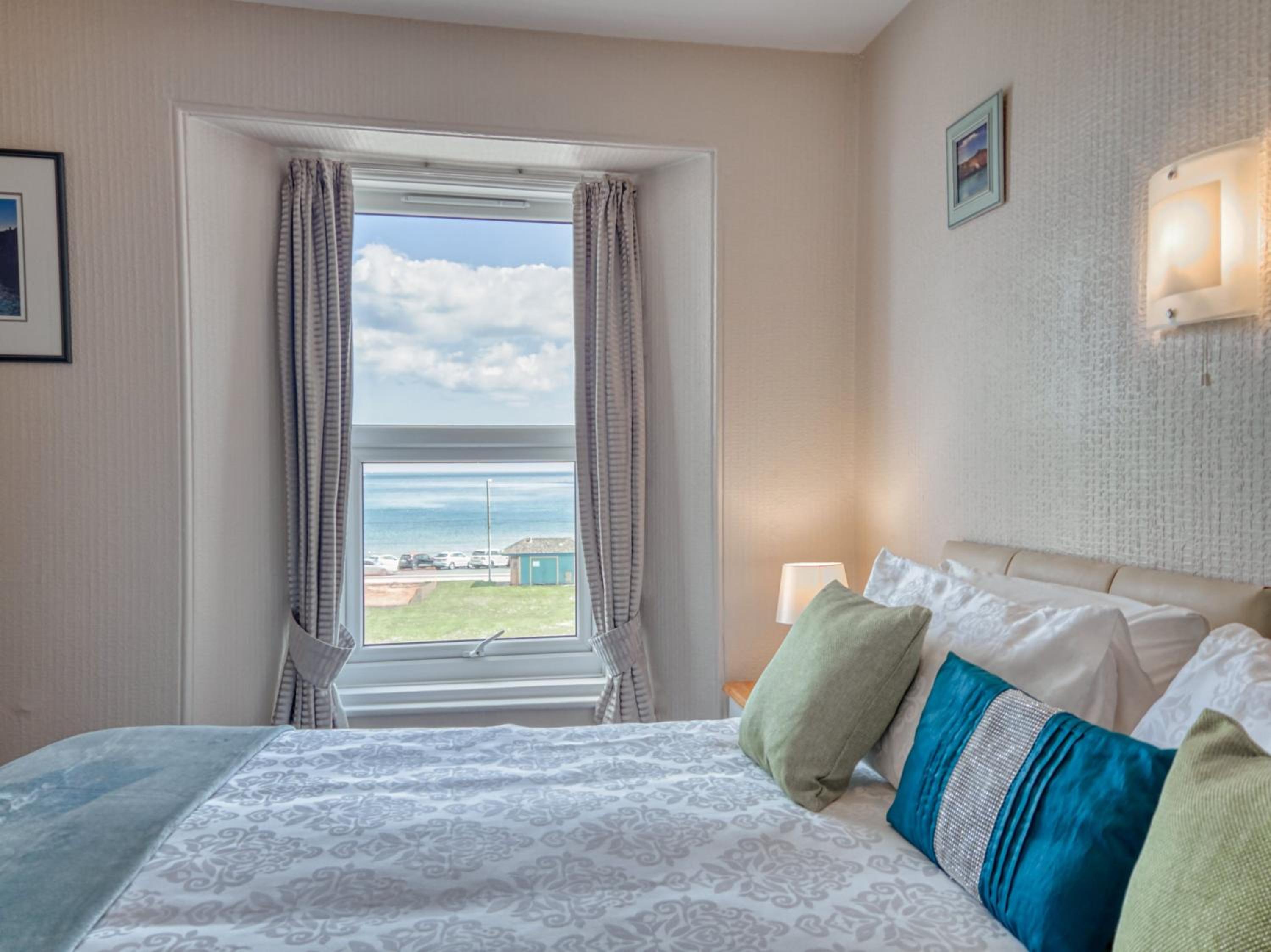 Apartment 5 - 1 Bedroom Sea Front-Sea Views-Free Parking view 5