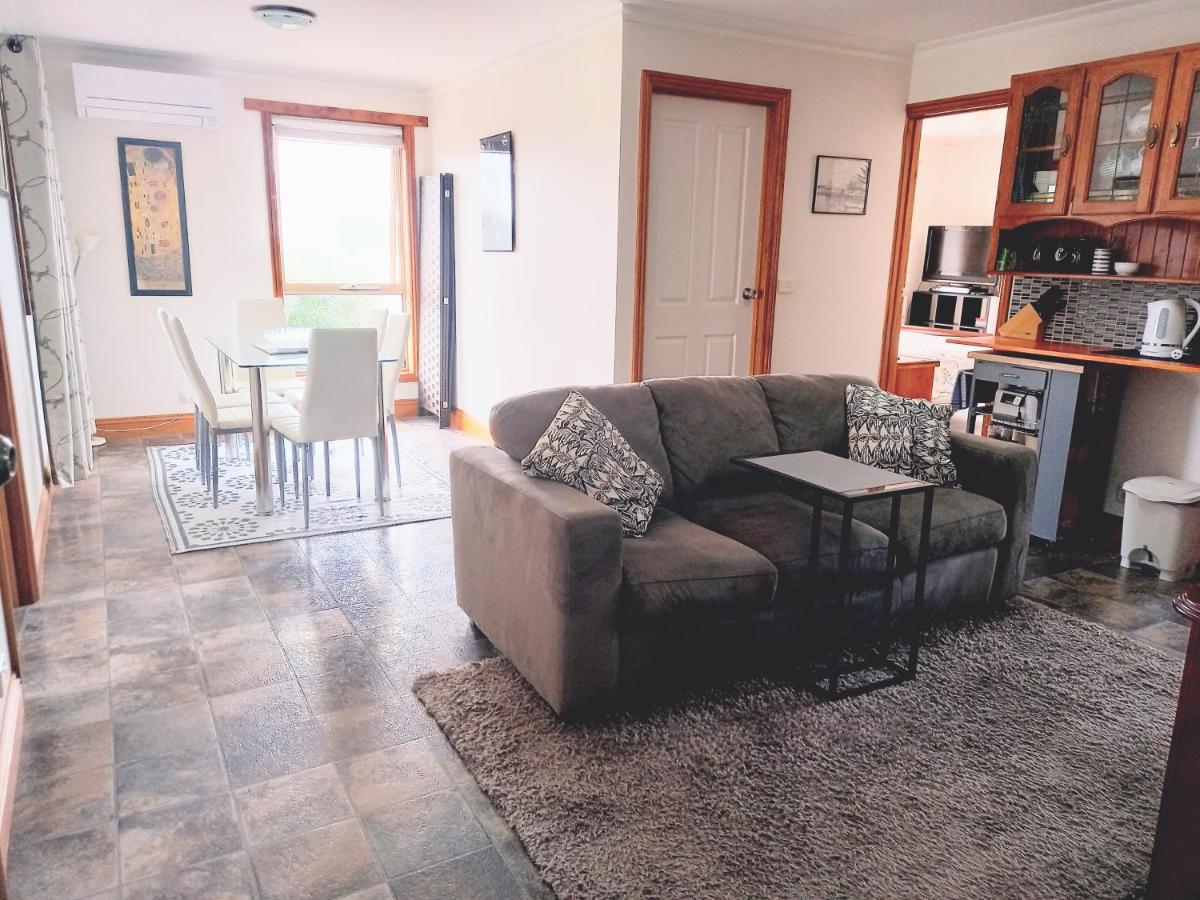 Warrnambool Vacations - Central to CBD CoSheirm Apartments On Merri - Property Image 2