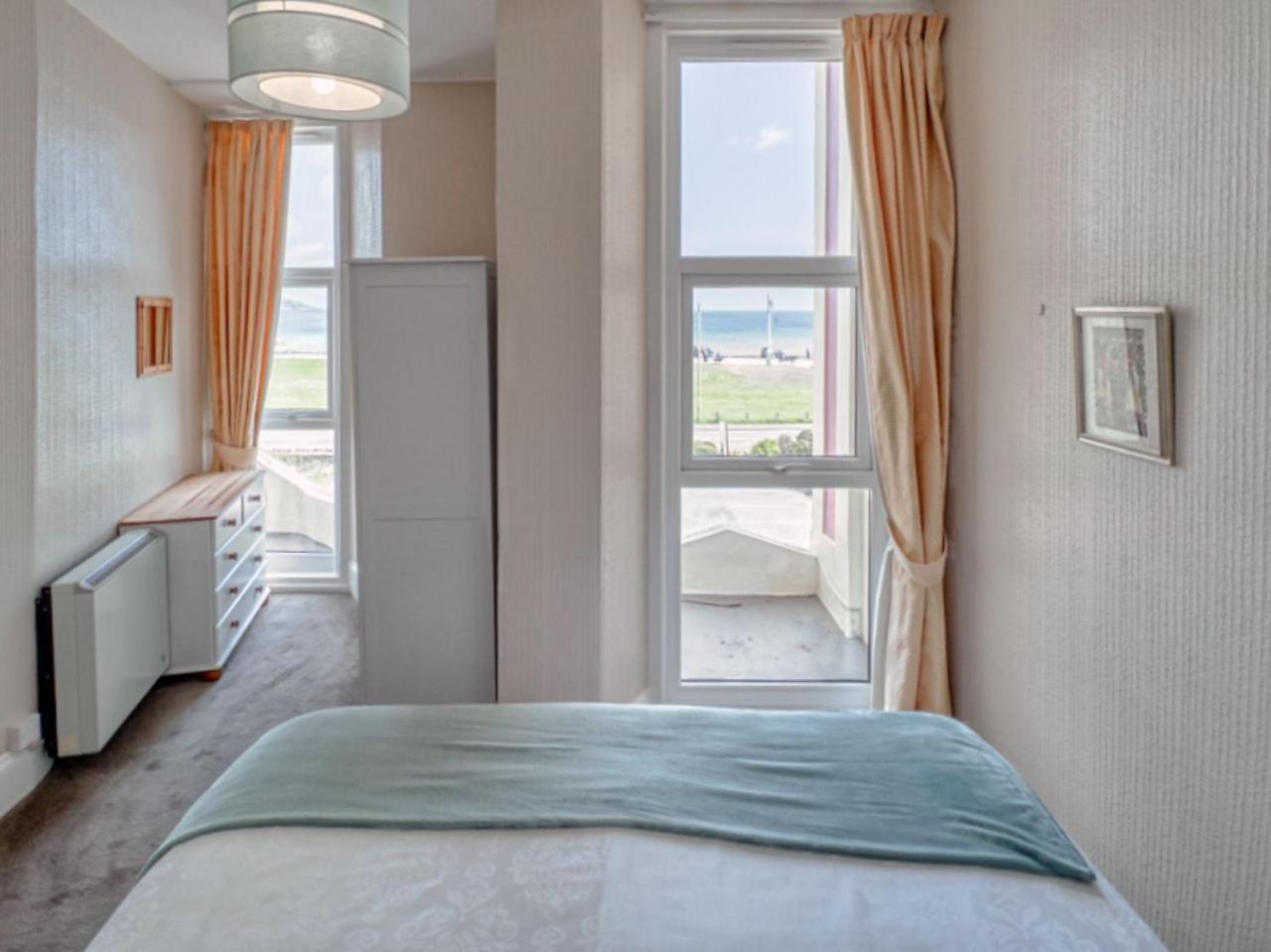 Apartment 2 - 1 Bedroom Sea Front-Sea Views-Free Parking view 2