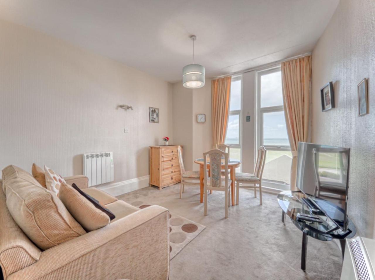 Apartment 2 - 1 Bedroom Sea Front-Sea Views-Free Parking view 3