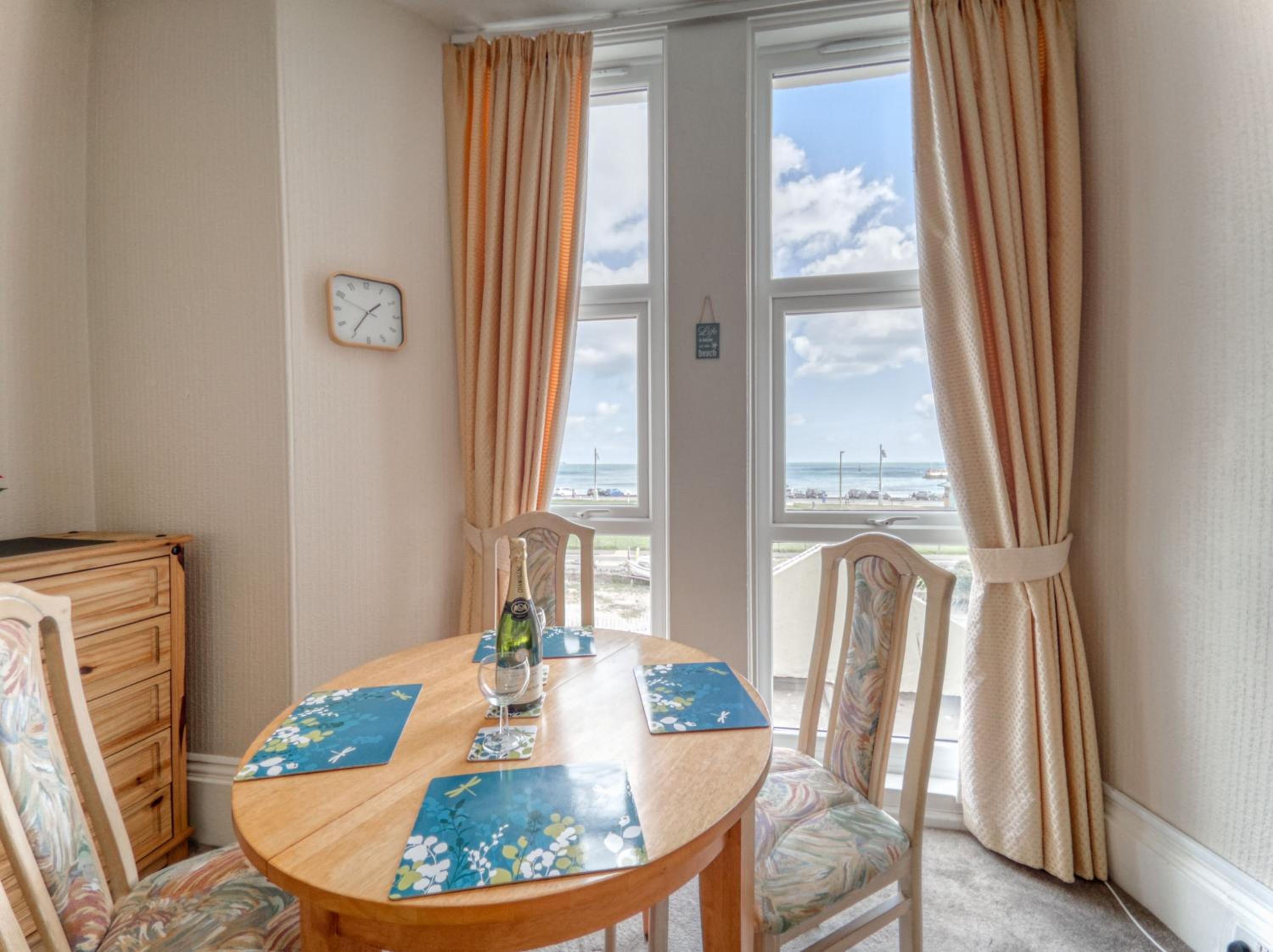 Apartment 2 - 1 Bedroom Sea Front-Sea Views-Free Parking view 5