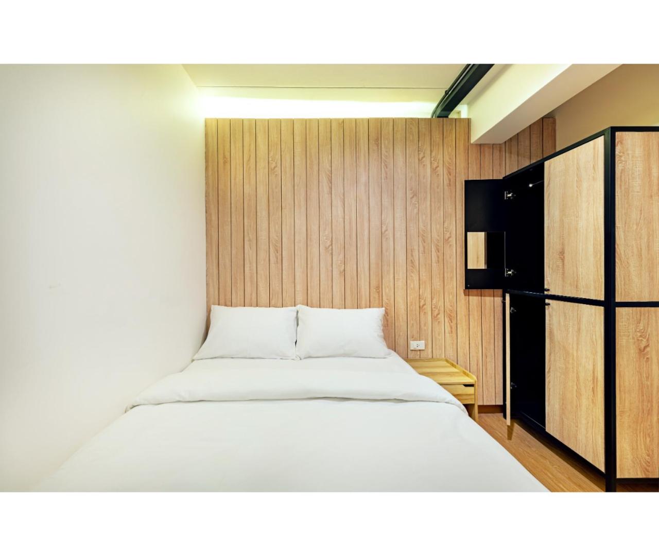 Siam Subway Hostel and Café