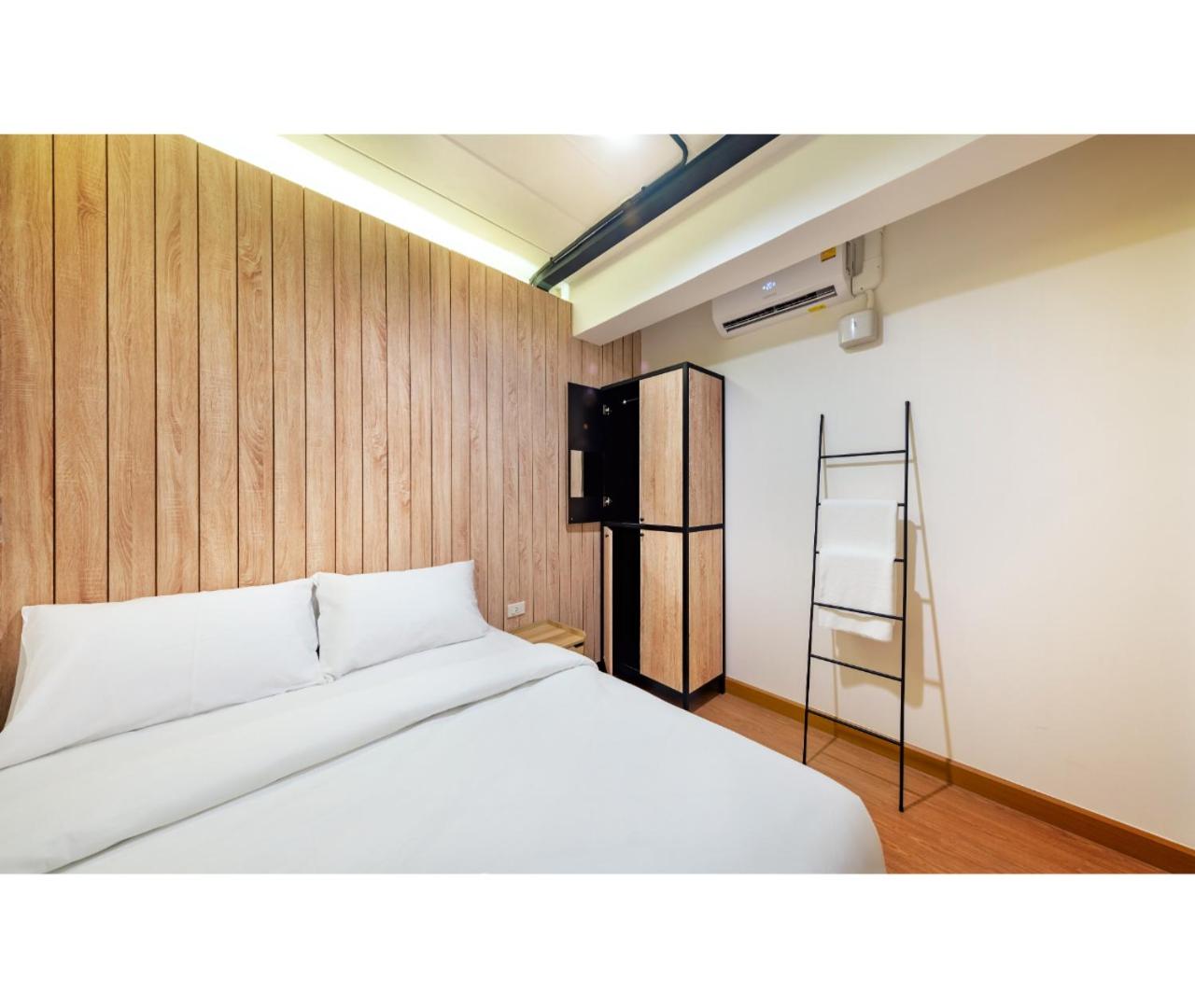 Siam Subway Hostel and Café