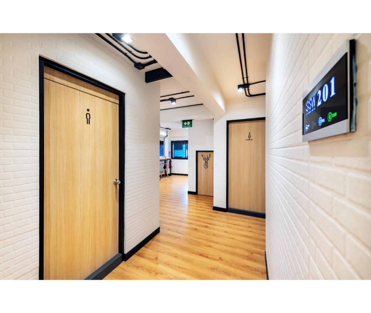 Siam Subway Hostel and Café