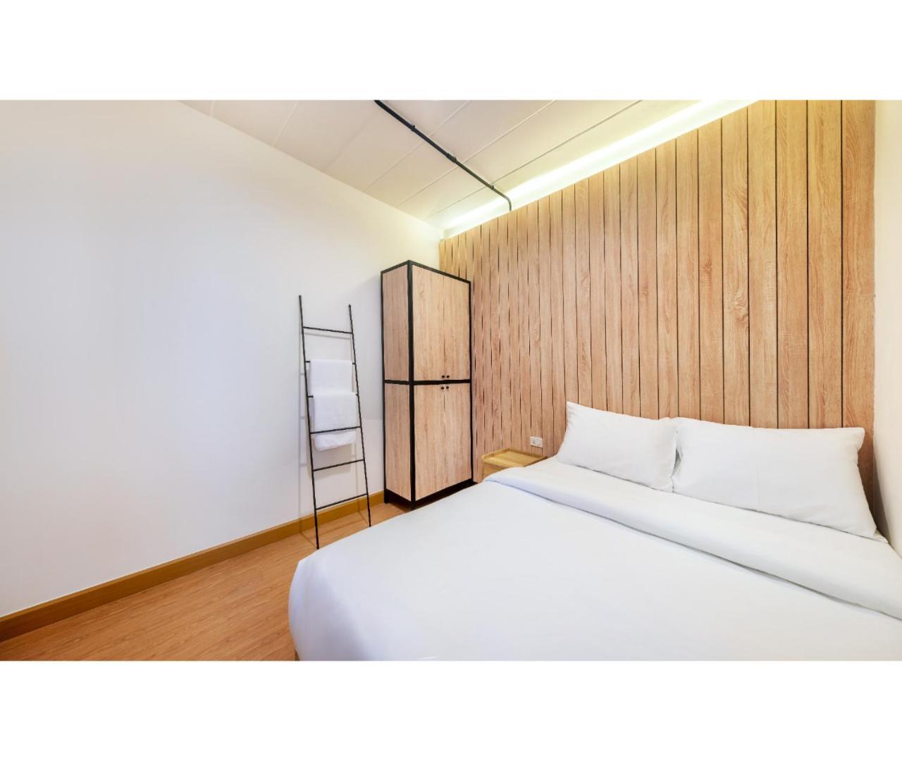 Siam Subway Hostel and Café