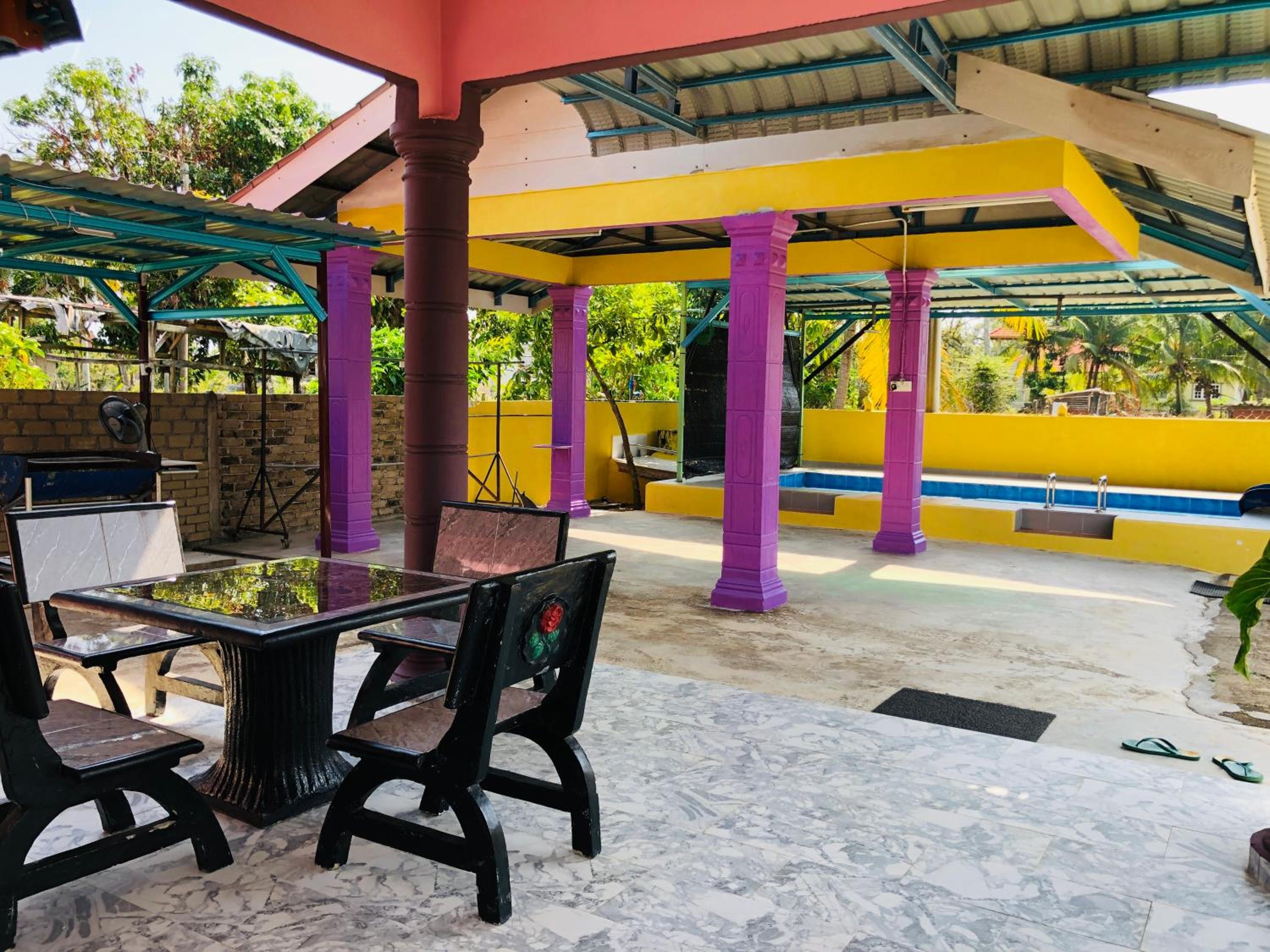 Private Pool Family - Homestay Tok Abah Dalam Rhu photo 4