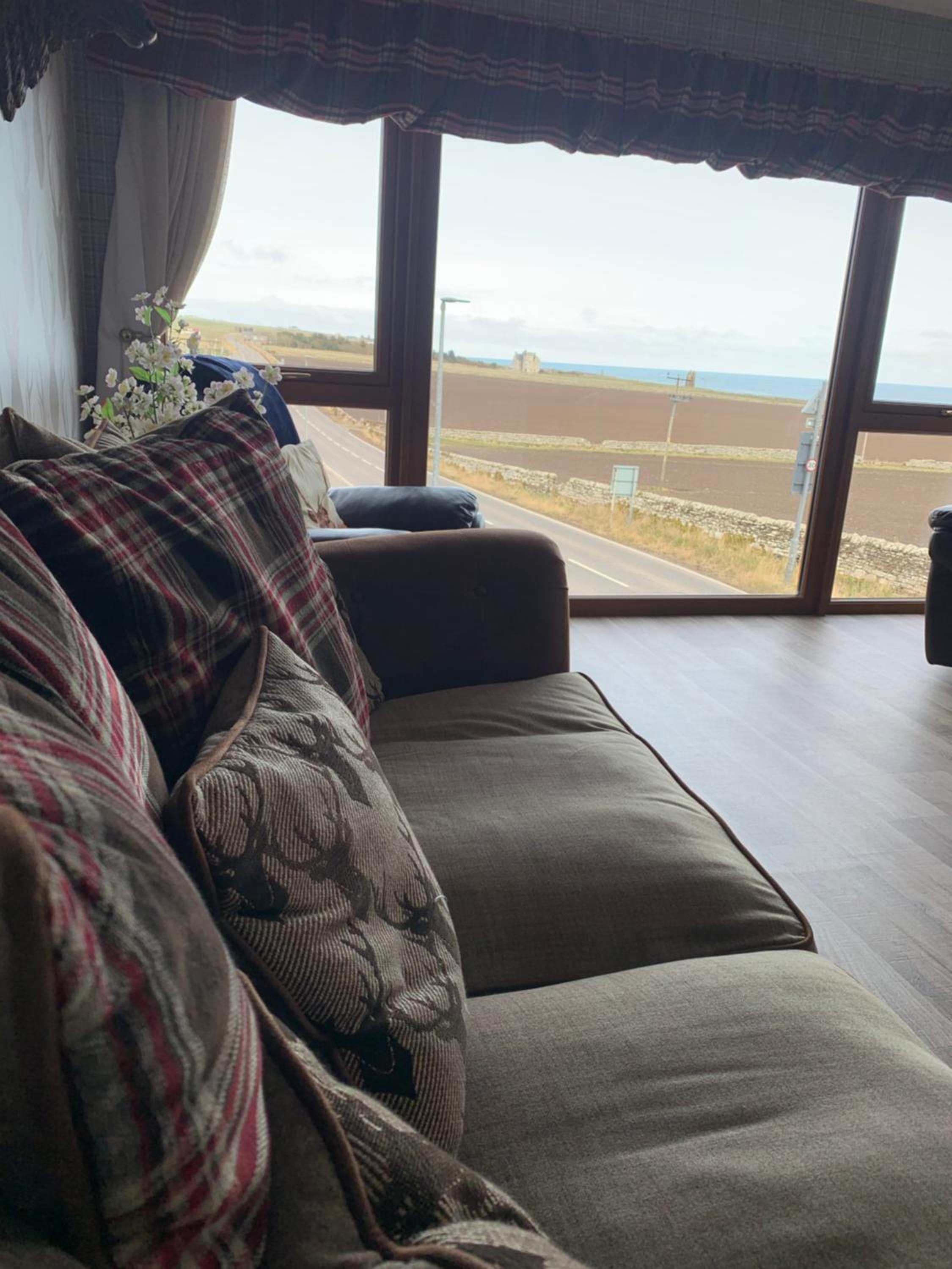 Valhalla Brae, 3 Bed House on NC500 with Beautiful Castle and Sea Views view 2