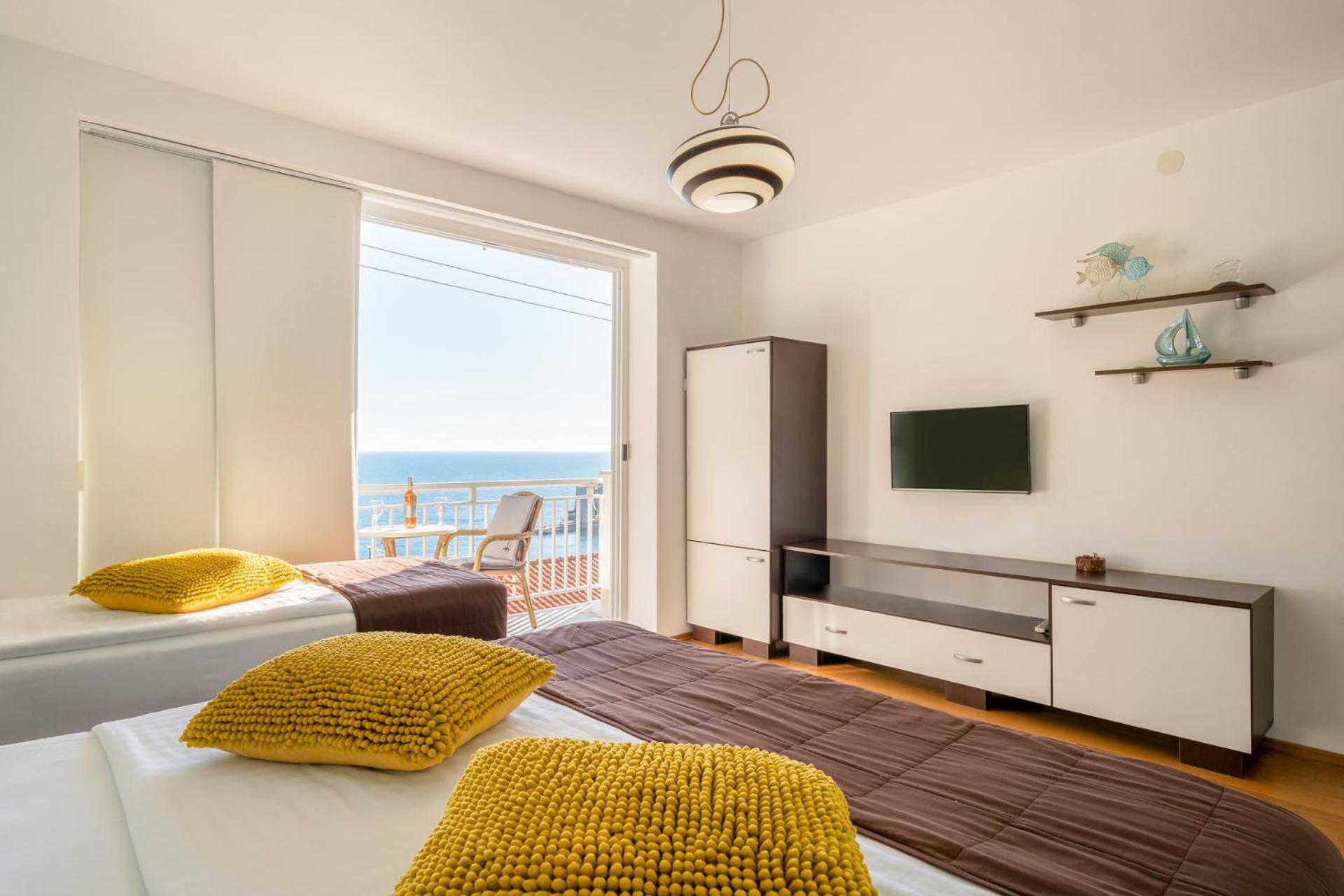 Apartments Banje Beach