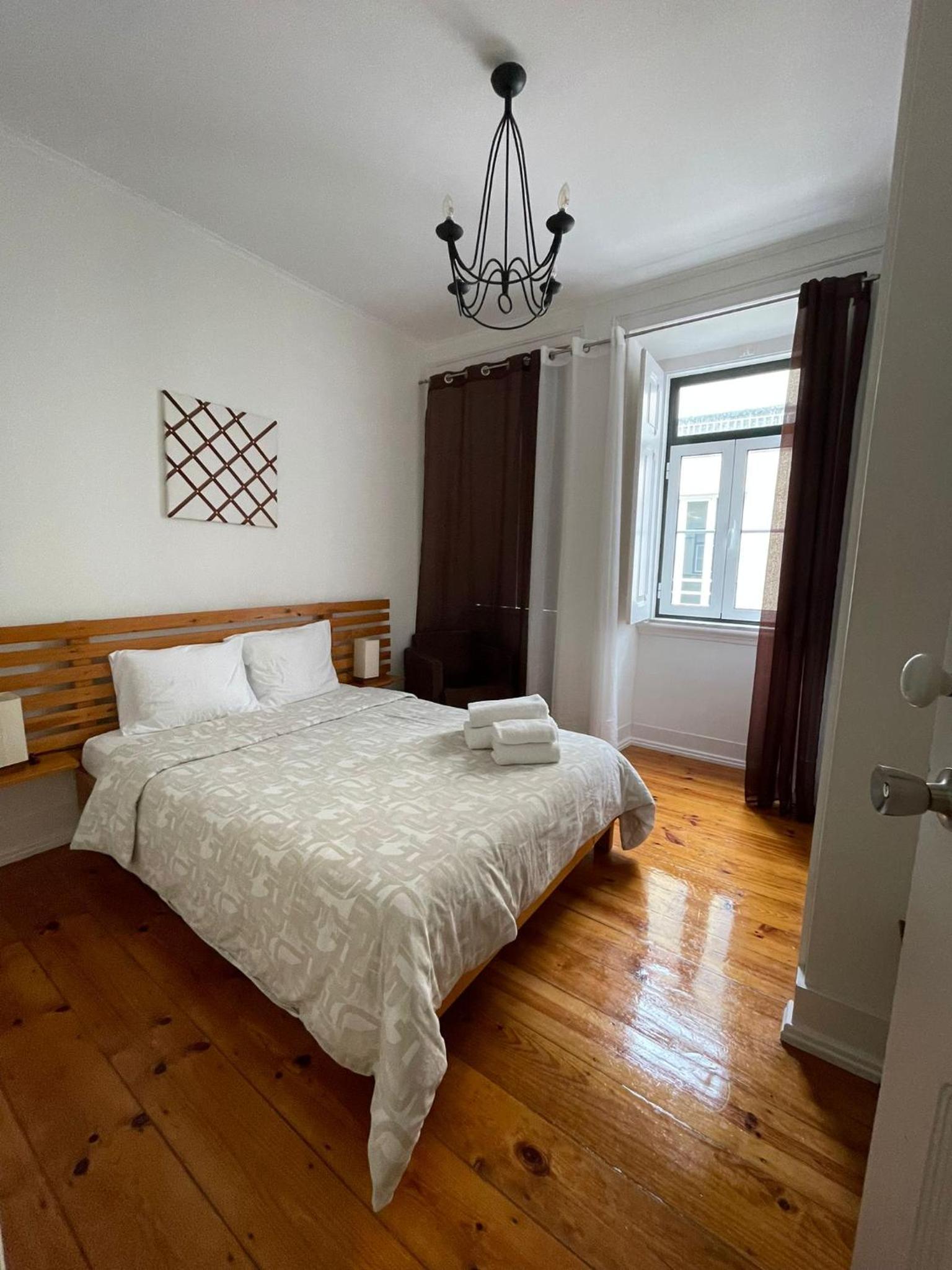 Rustic M2 R1 - Amazing Double Room with Shared Bathroom view 4