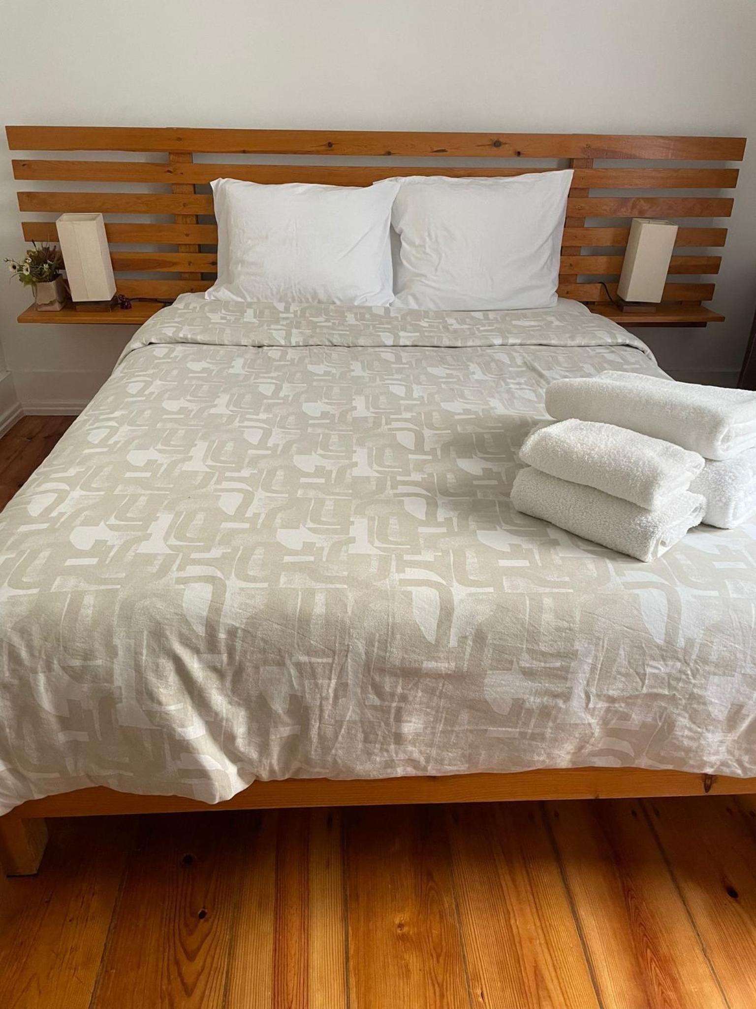 Rustic M2 R1 - Amazing Double Room with Shared Bathroom view 3