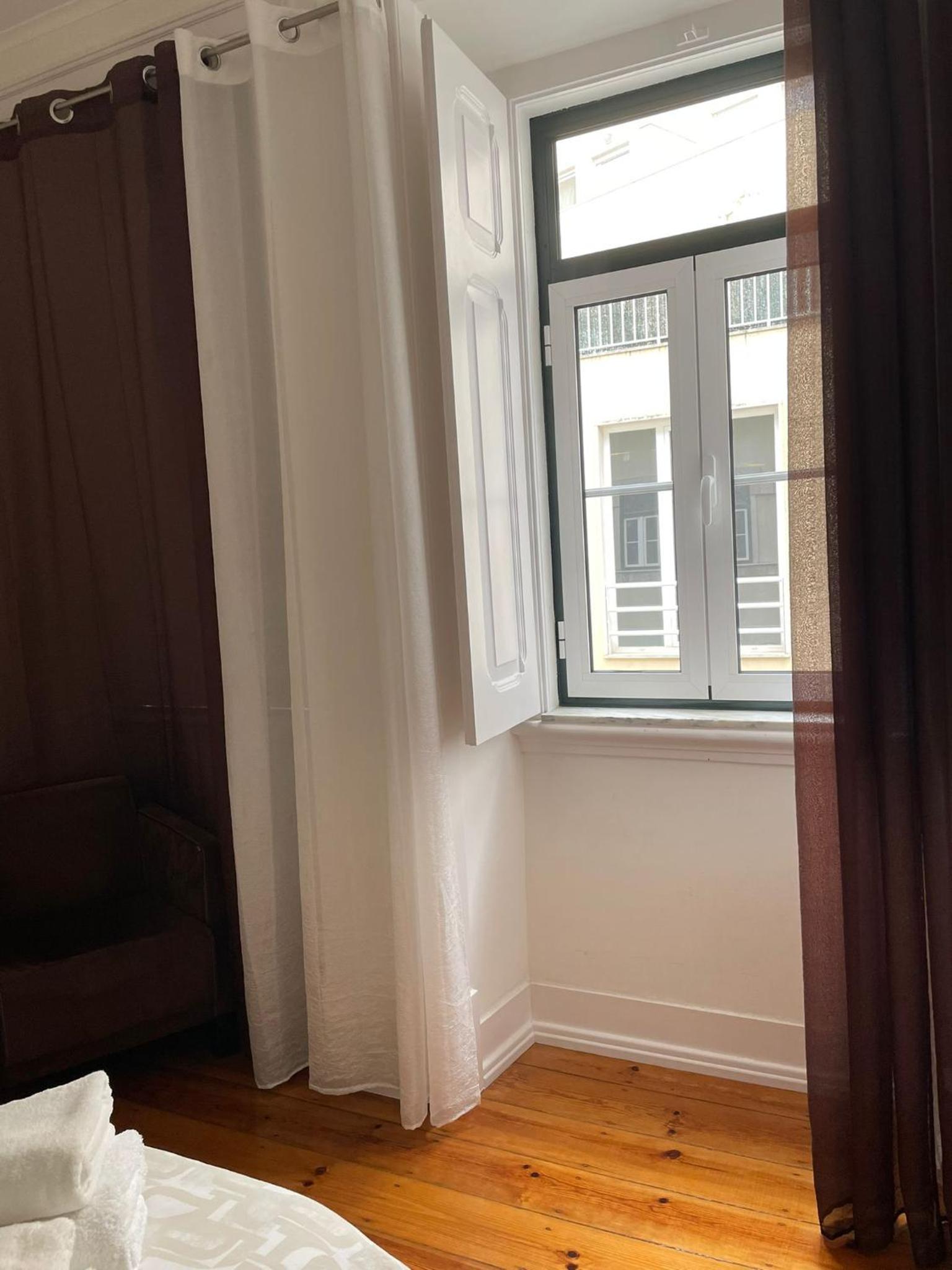 Rustic M2 R1 - Amazing Double Room with Shared Bathroom view 2