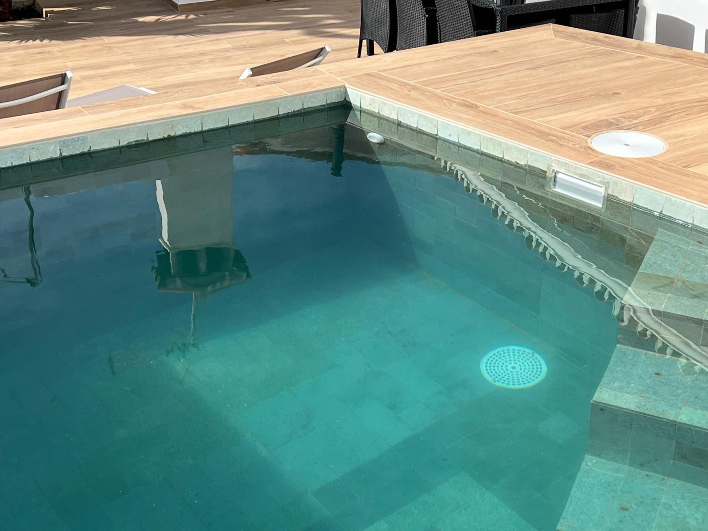 Karibu beach & pool view 2