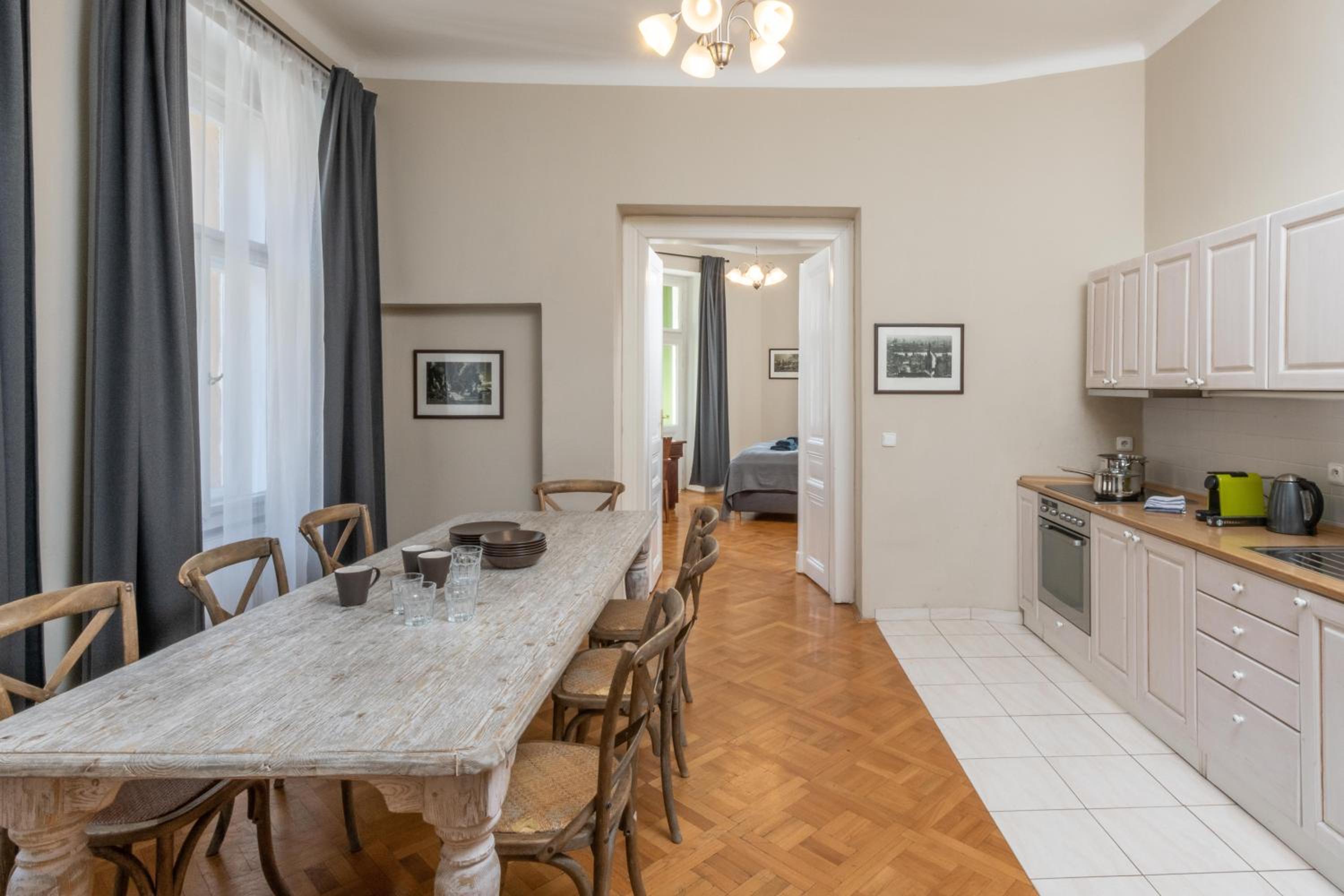 Liliova Apartments