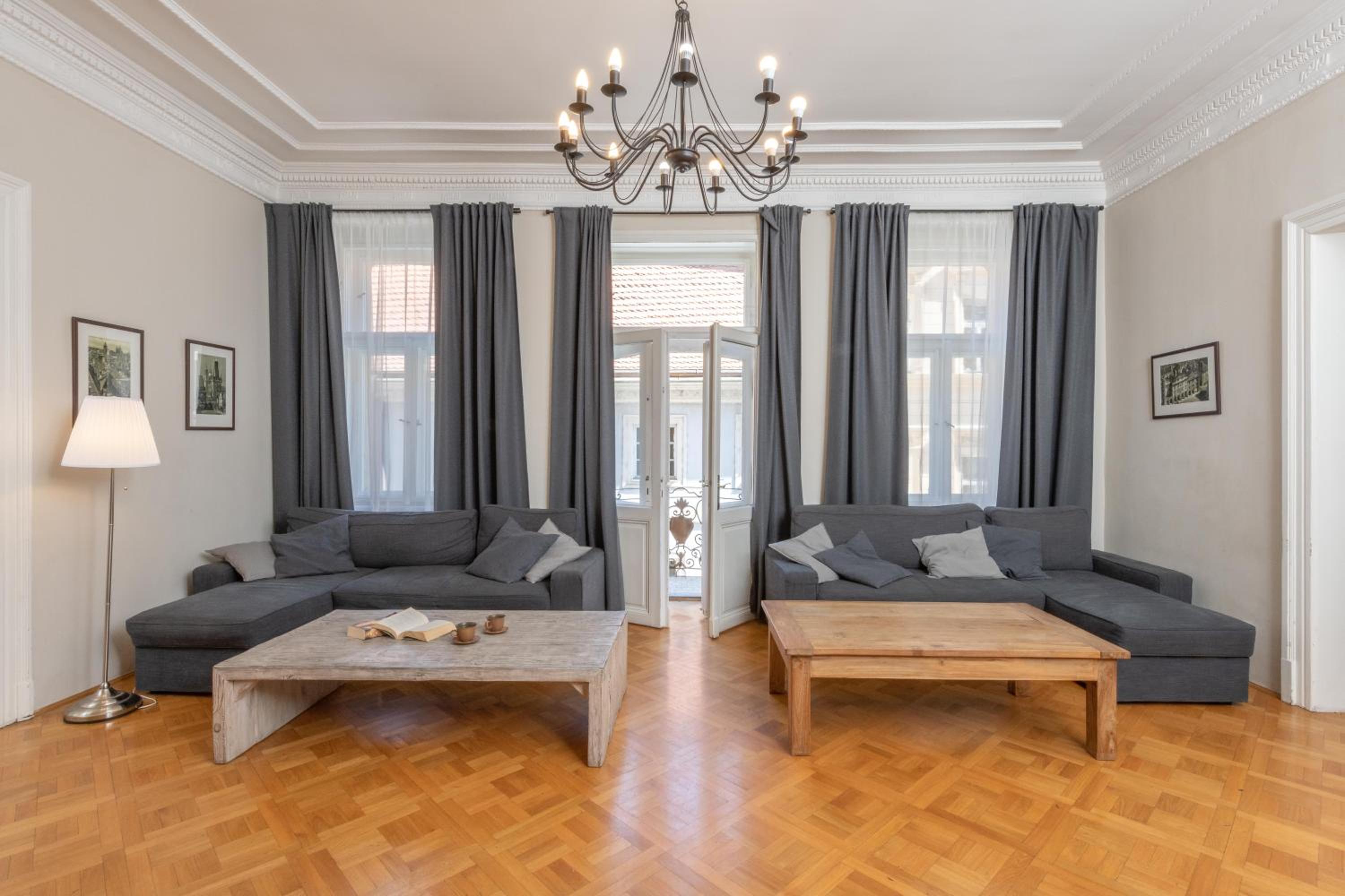 Liliova Apartments