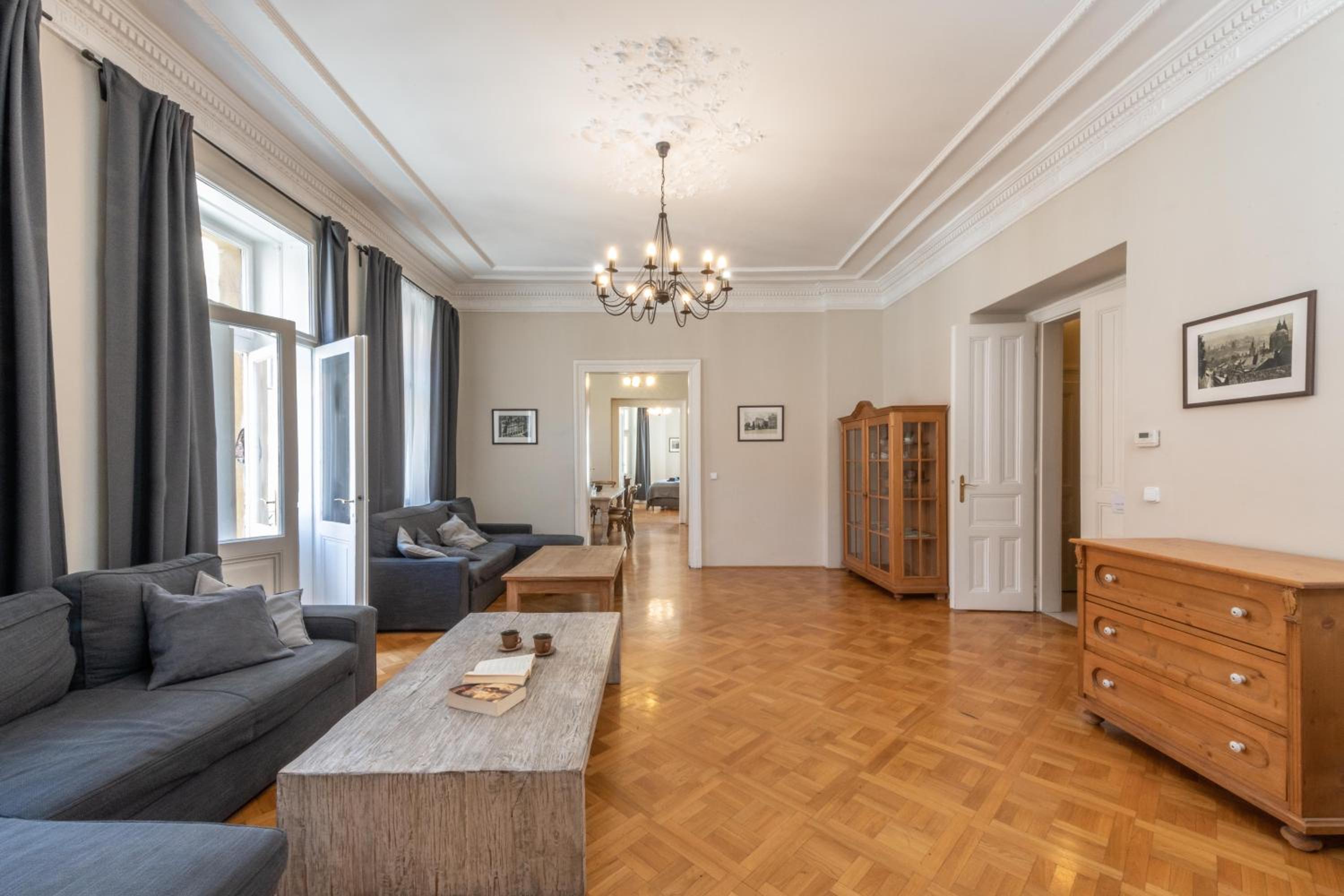 Liliova Apartments
