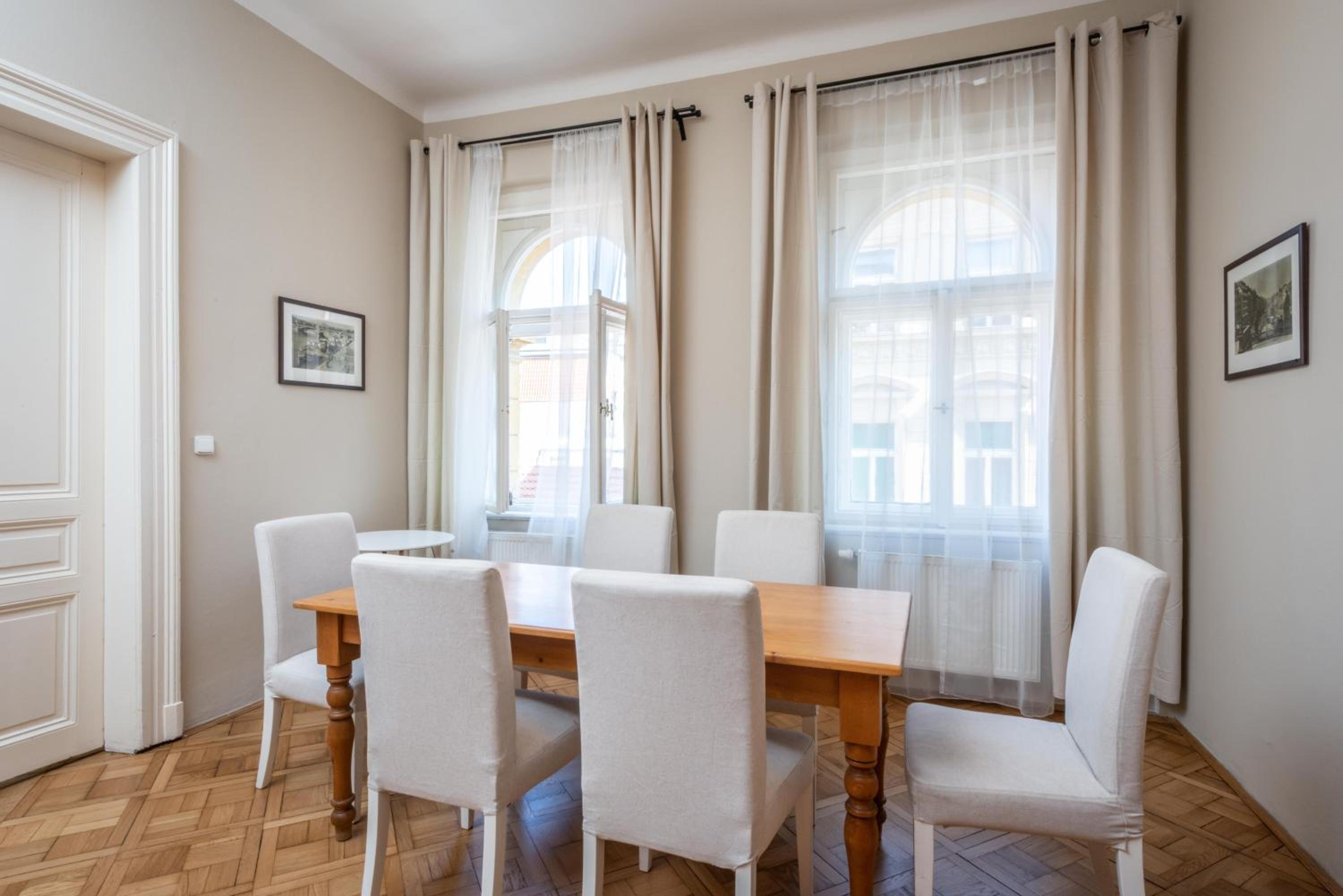 Liliova Apartments