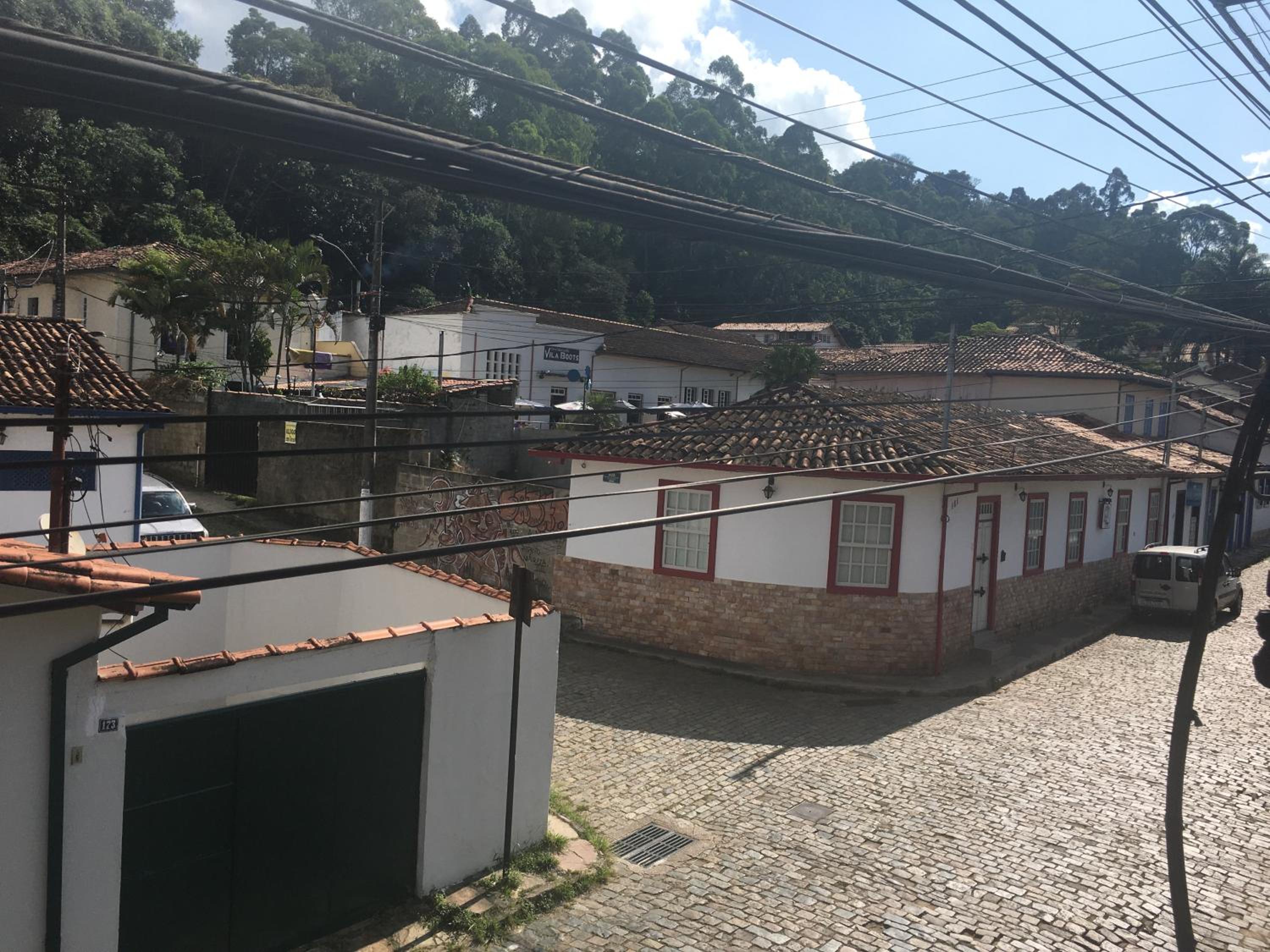 CASA RAIZ cama, café e prosa