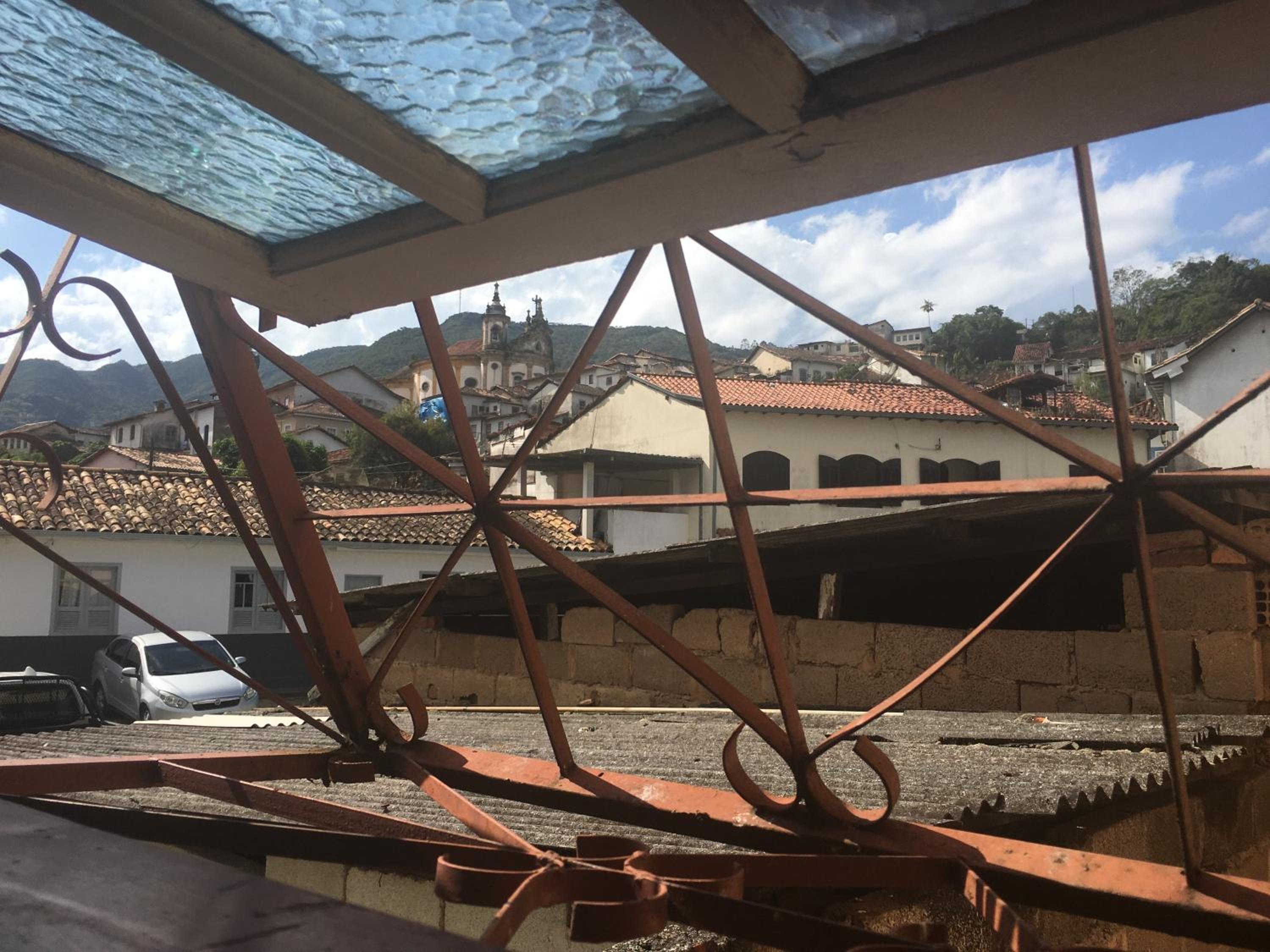CASA RAIZ cama, café e prosa
