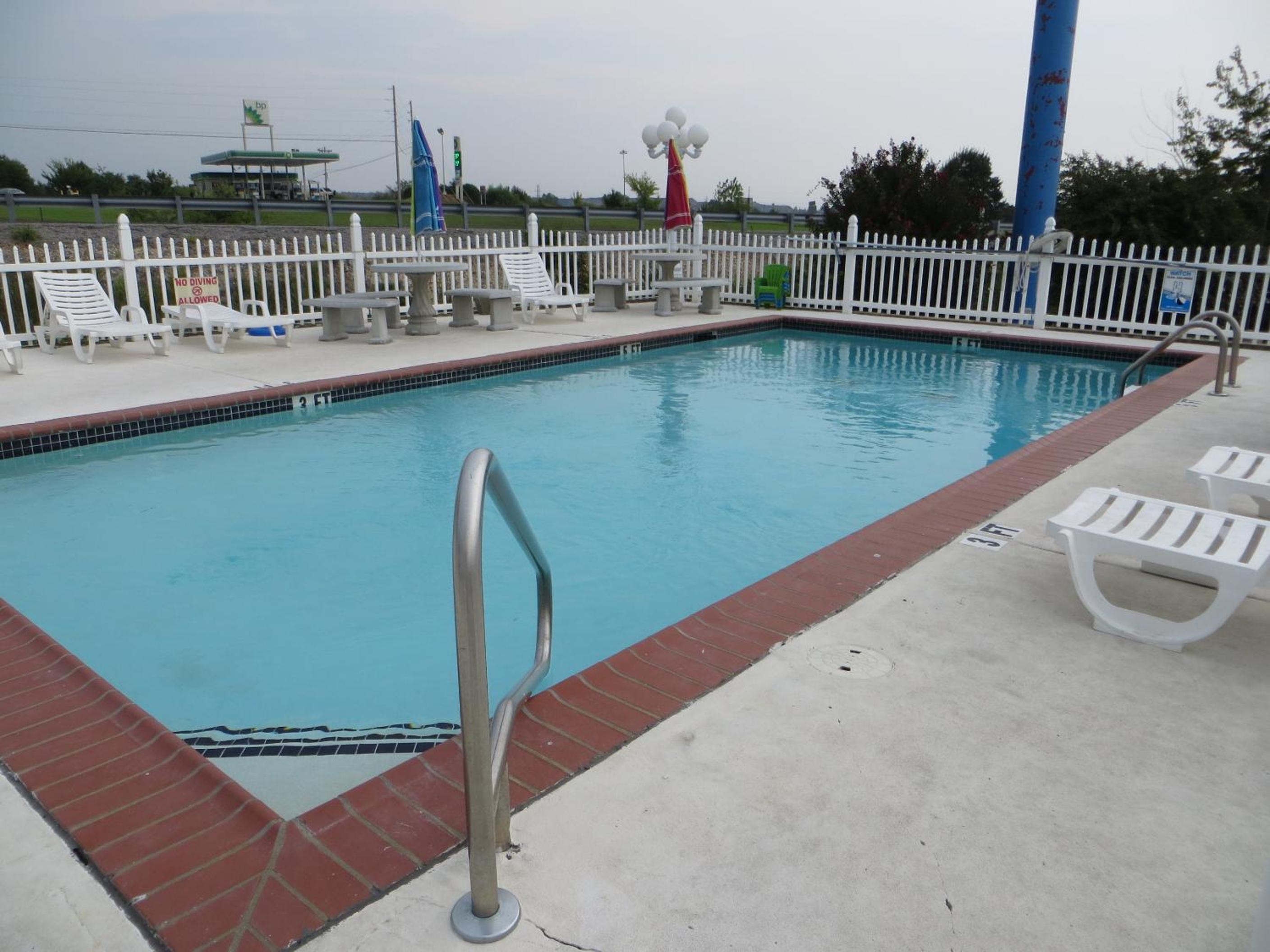 Patti's Inn and Suites view 2