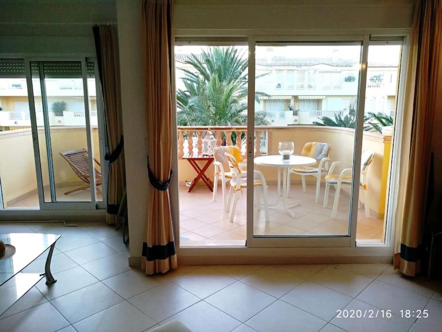 Estupendo apartamento en primera línea de playa y con vistas al mar view 4