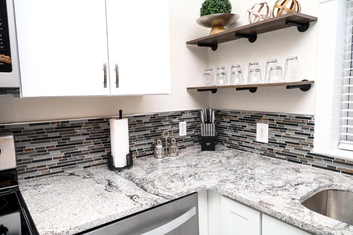 Gorgeous Condo on Golf Course Near Broadway at the Beach view 4
