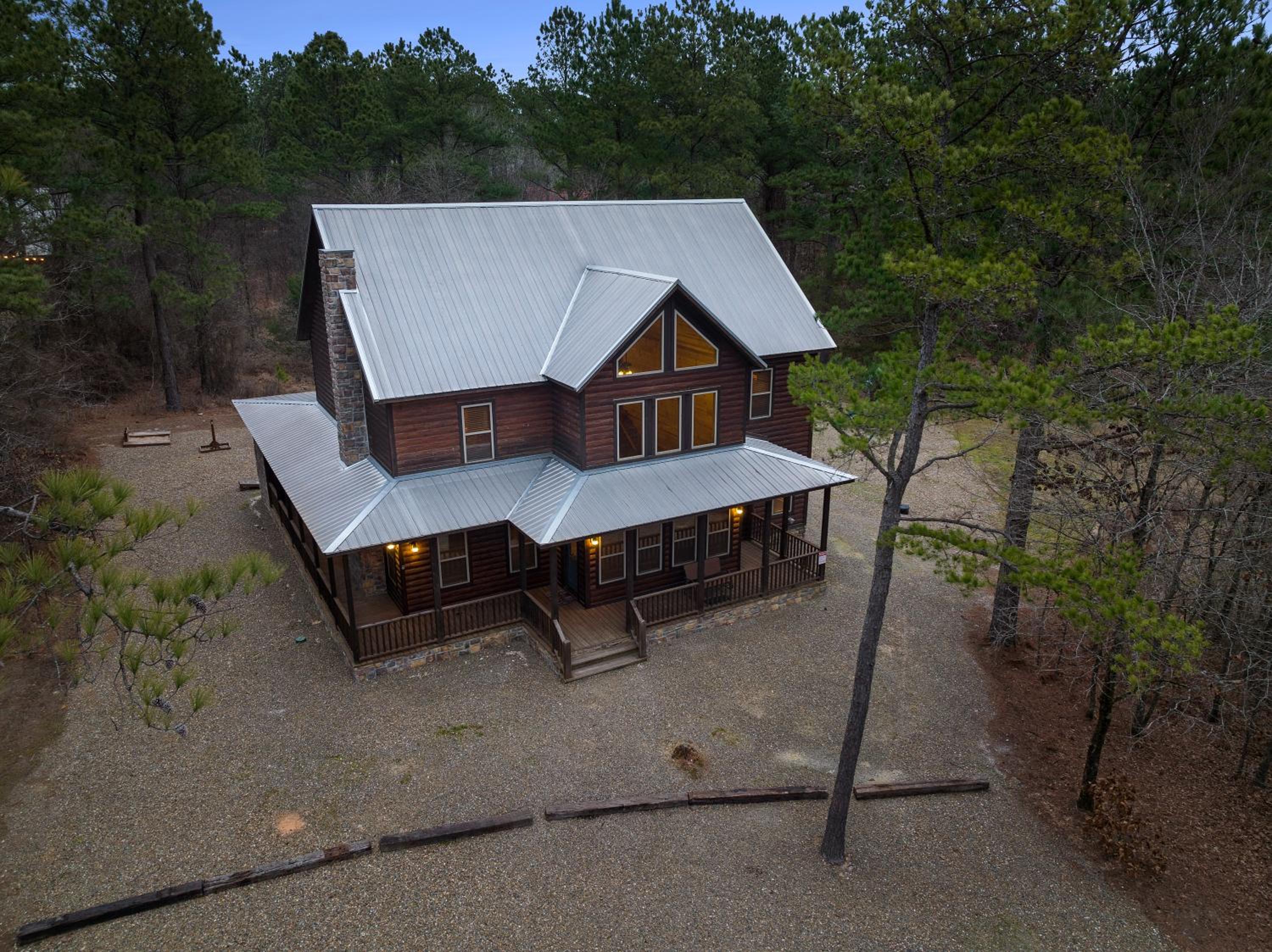 Blossom Belle Lodge Luxury cabin 4 Bedroom, 3.5 Bath sleeps 11 view 2
