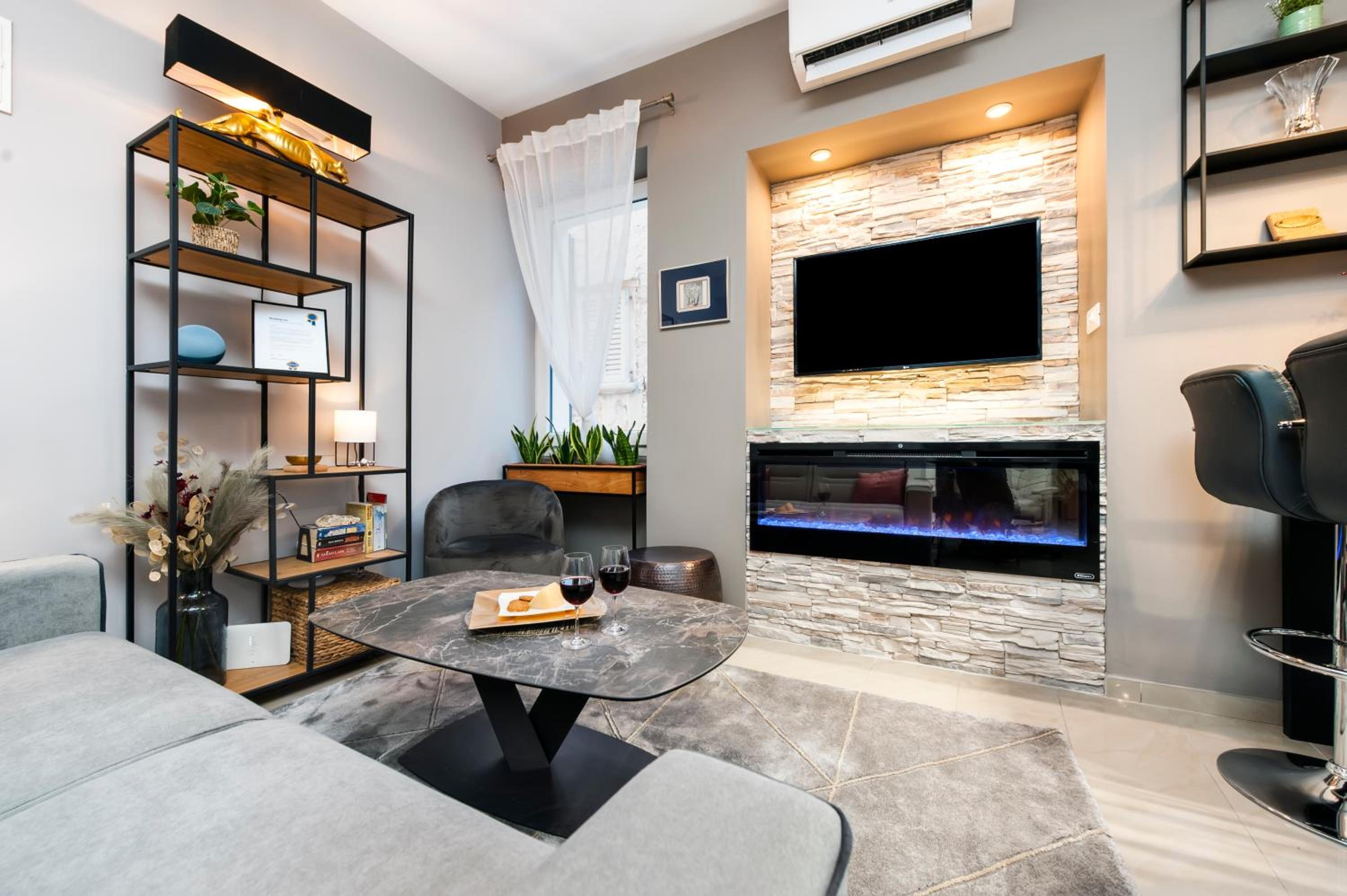 BELLA CAMPAGNA - Luxury Two Bedroom Apartment