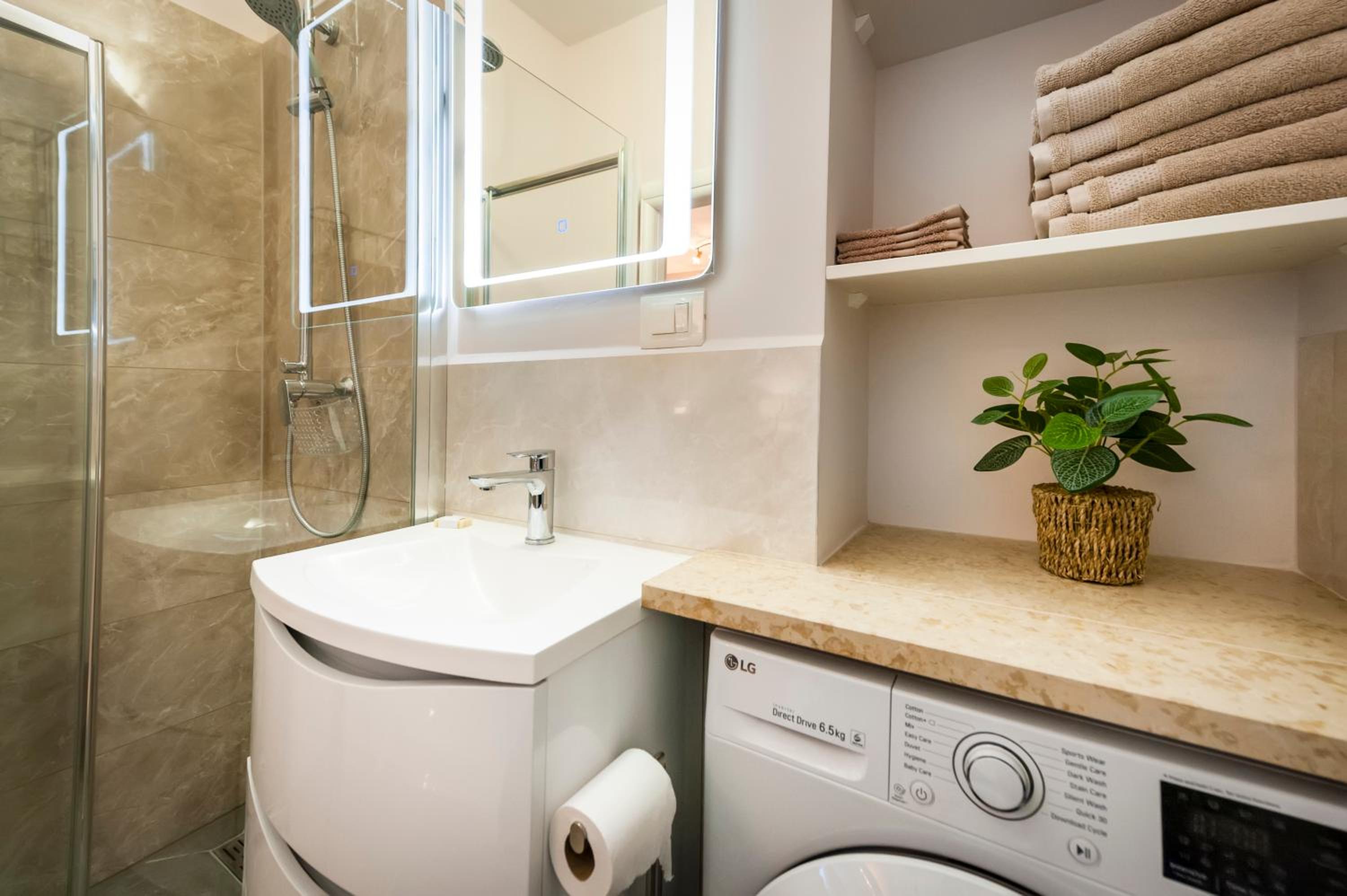 BELLA CAMPAGNA - Luxury Two Bedroom Apartment