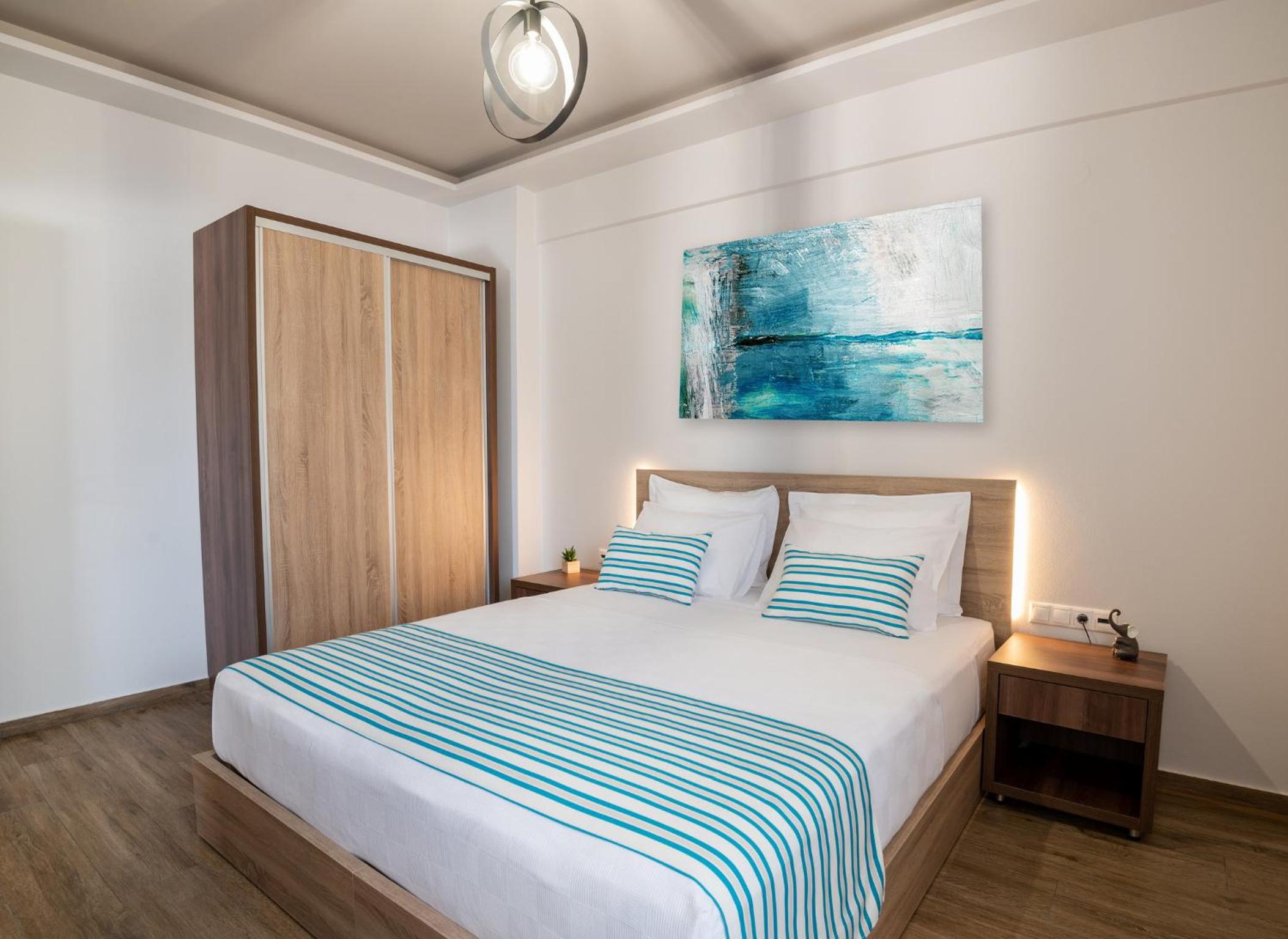 Destino Villa Elegant Private Saltwater Pool Near City & Beach view 5