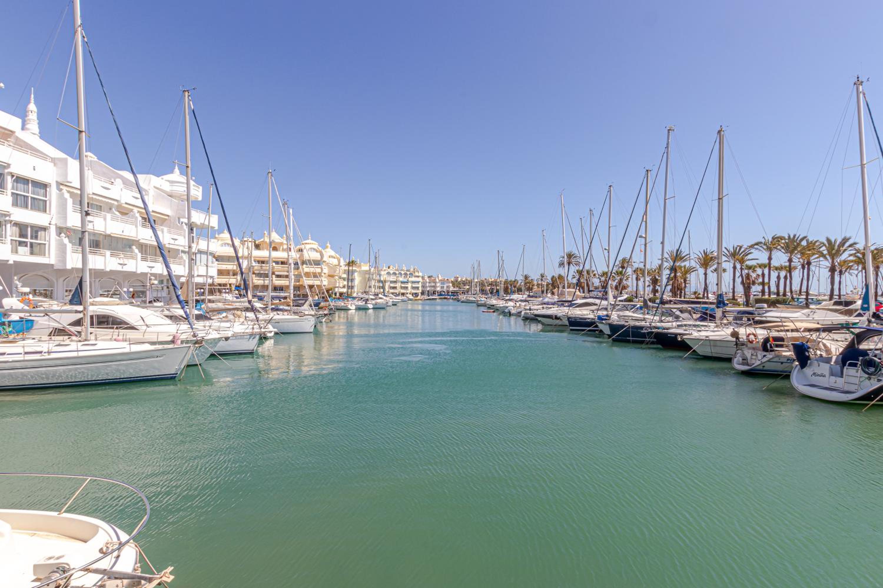 Puerto Marina Apartment