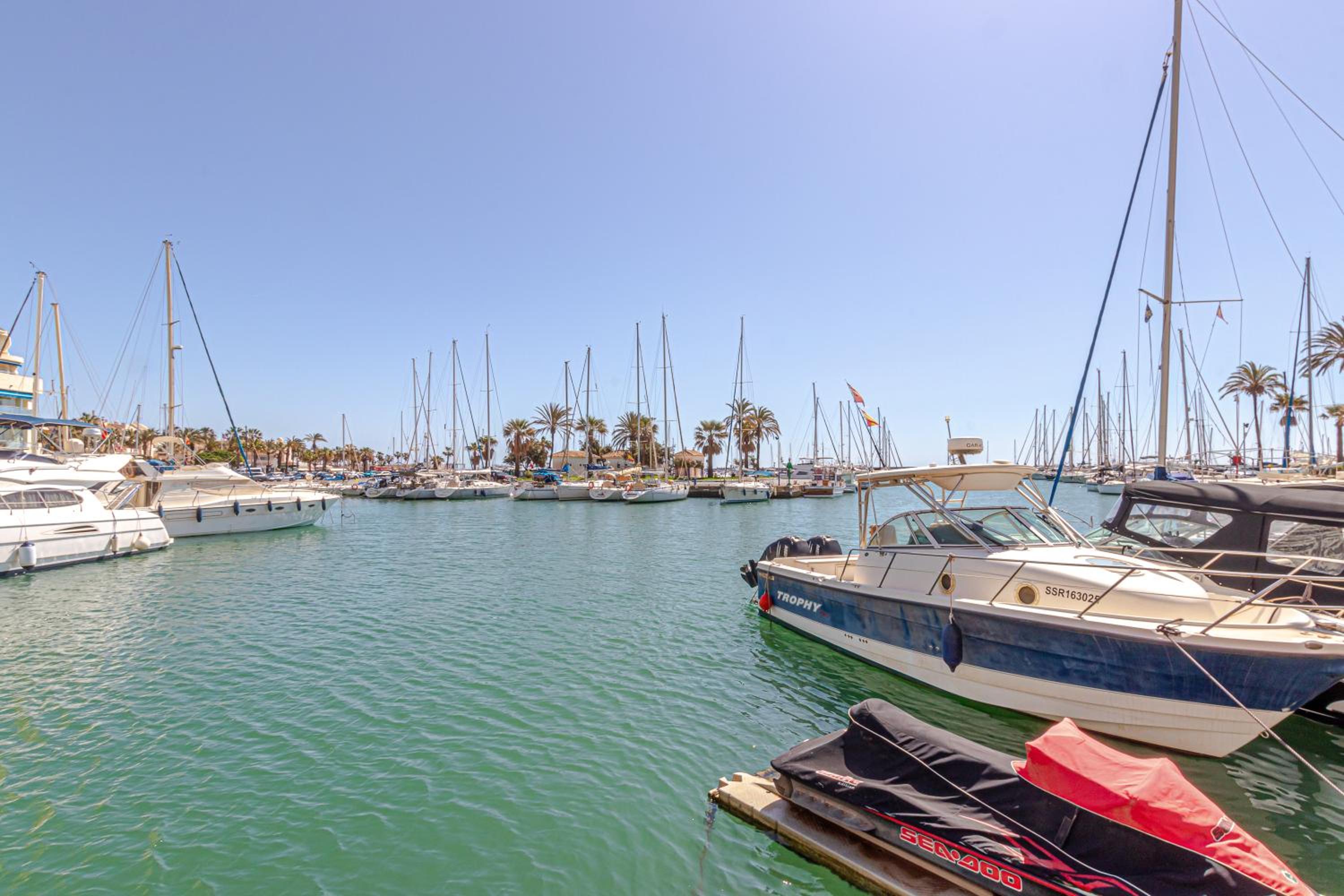 Puerto Marina Apartment