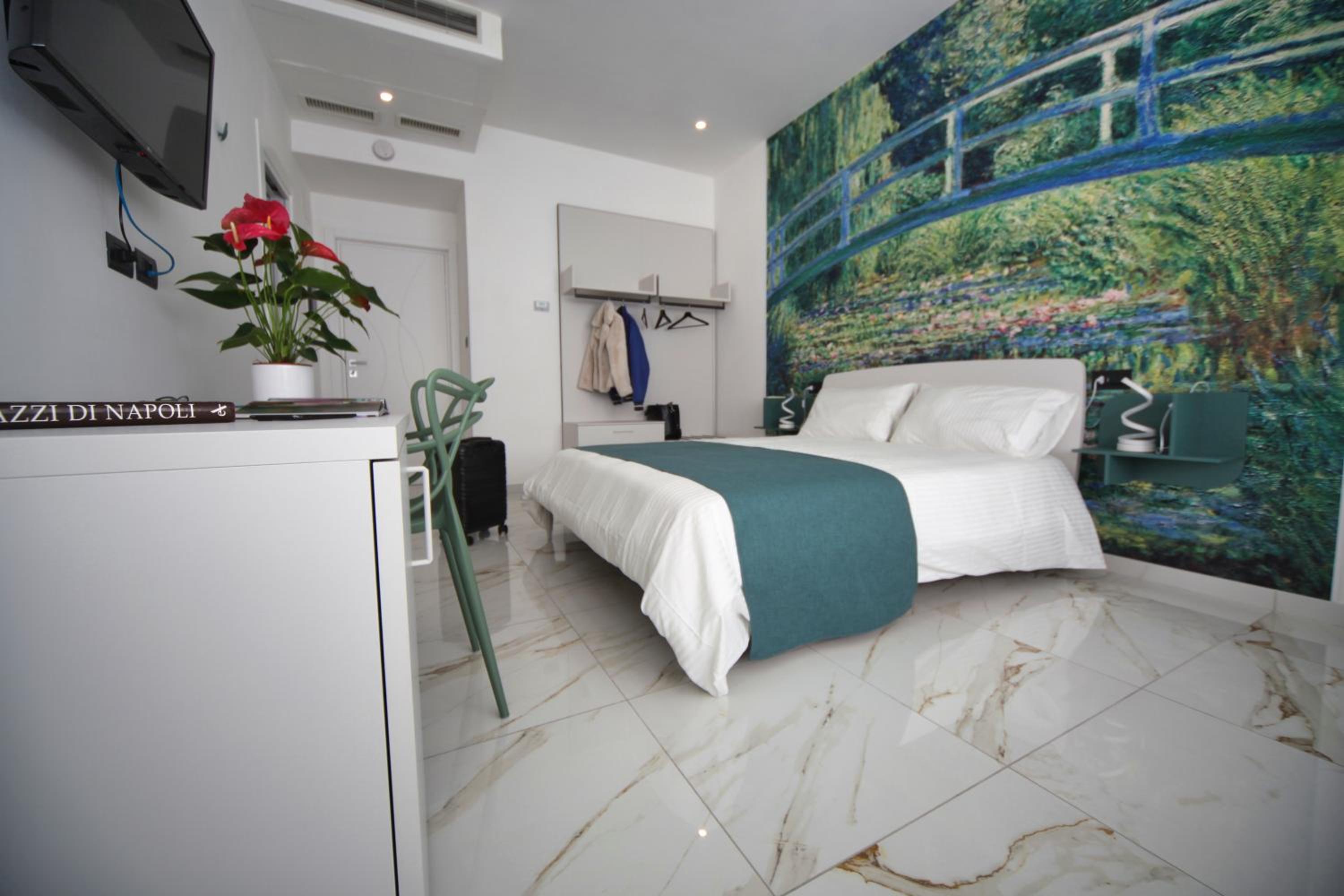 Be Coloured - Boutique Art Rooms in Naples