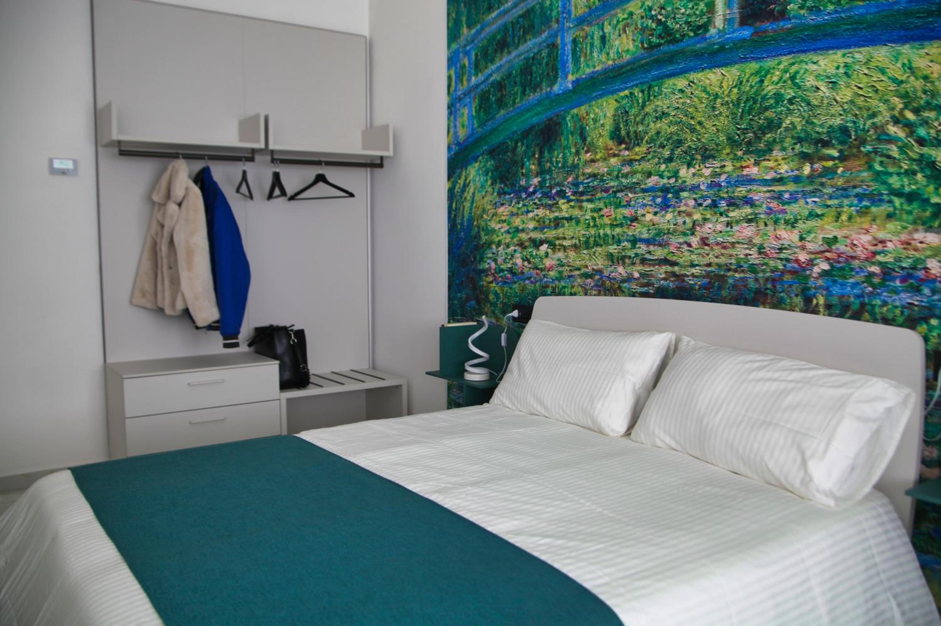 Be Coloured - Boutique Art Rooms in Naples