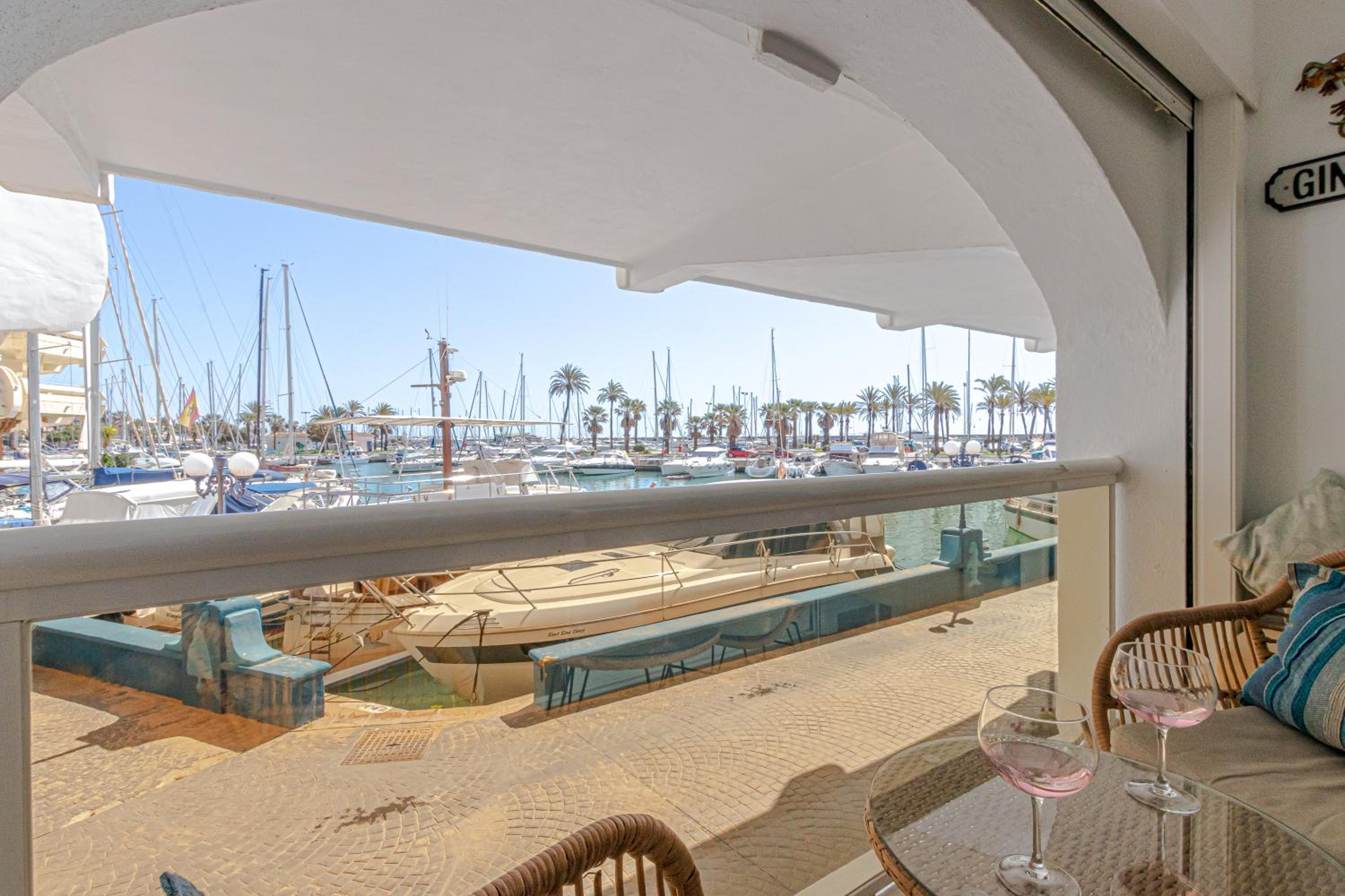 Puerto Marina Apartment