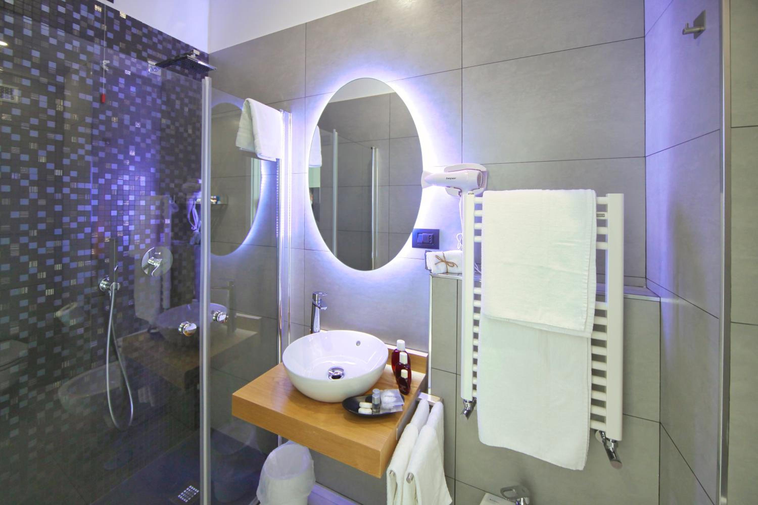 Be Coloured - Boutique Art Rooms in Naples