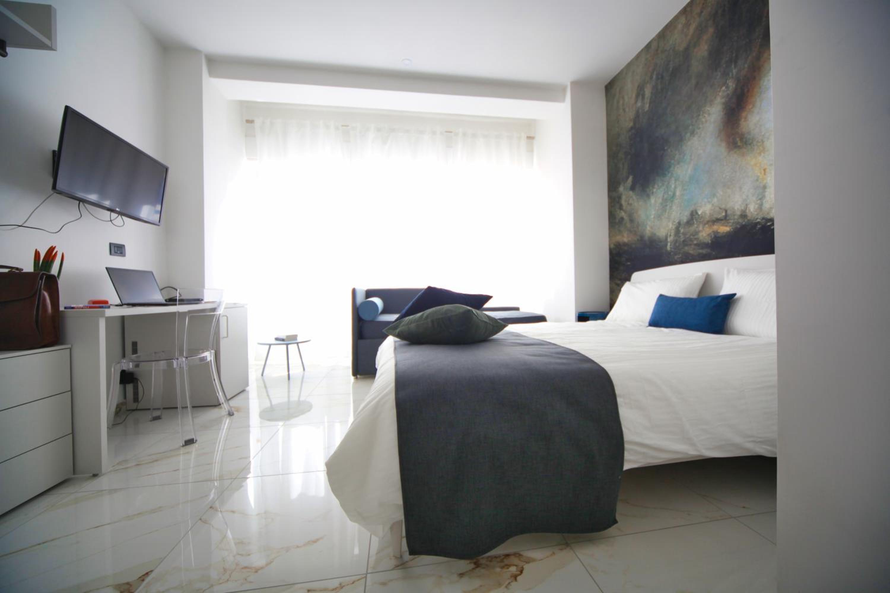 Be Coloured - Boutique Art Rooms in Naples