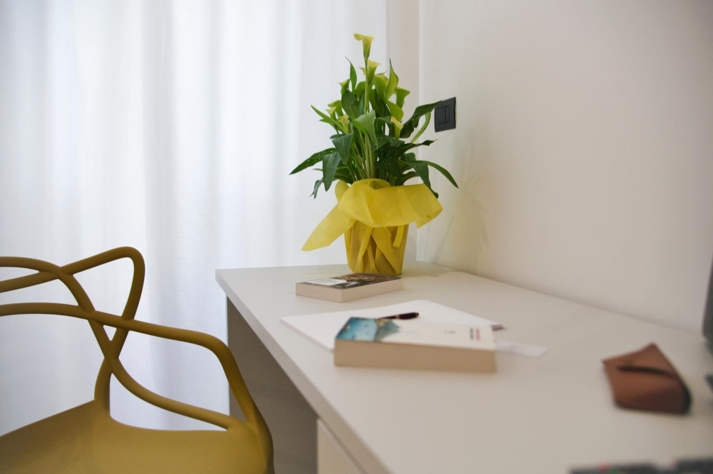 Be Coloured - Boutique Art Rooms in Naples