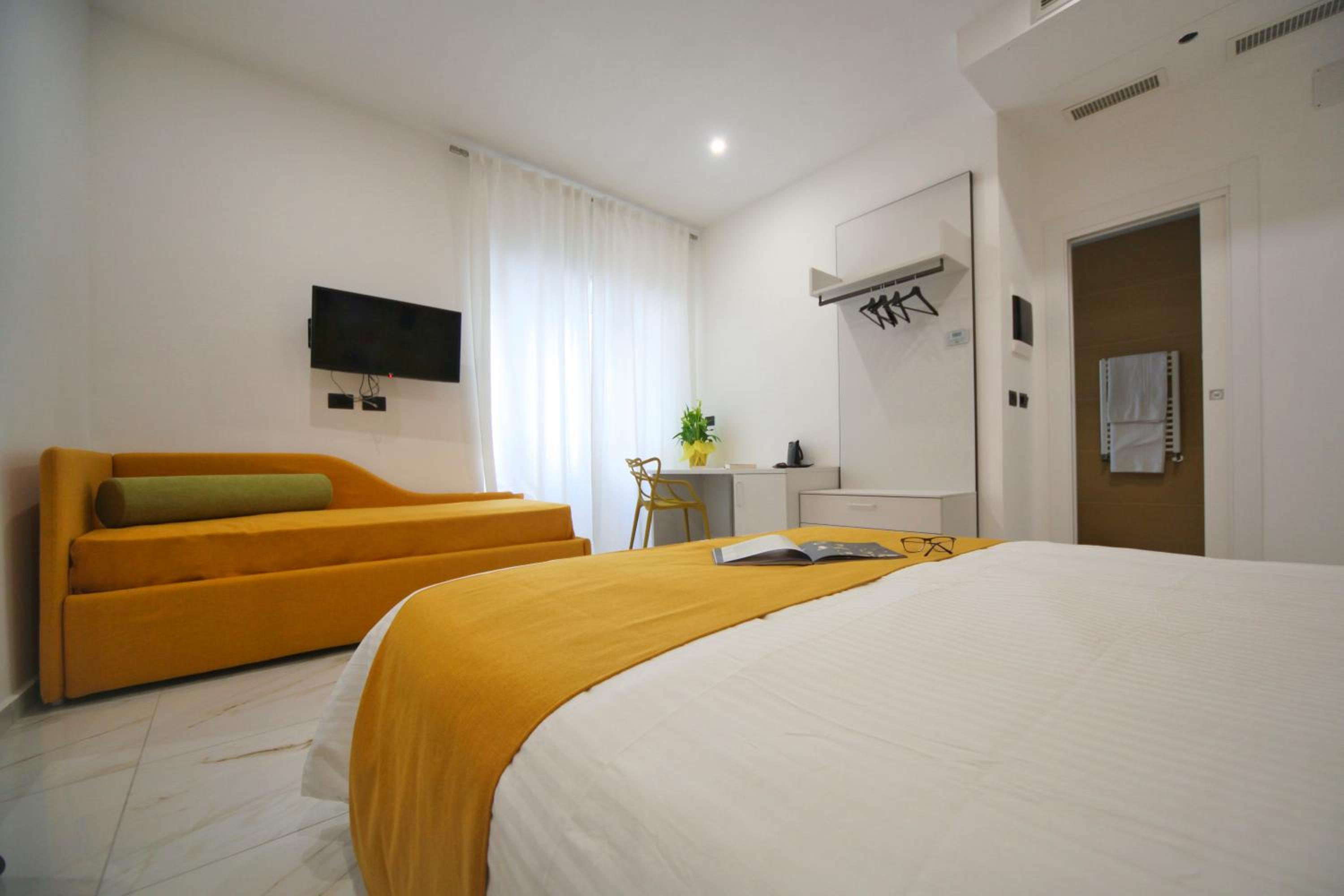 Be Coloured - Boutique Art Rooms in Naples