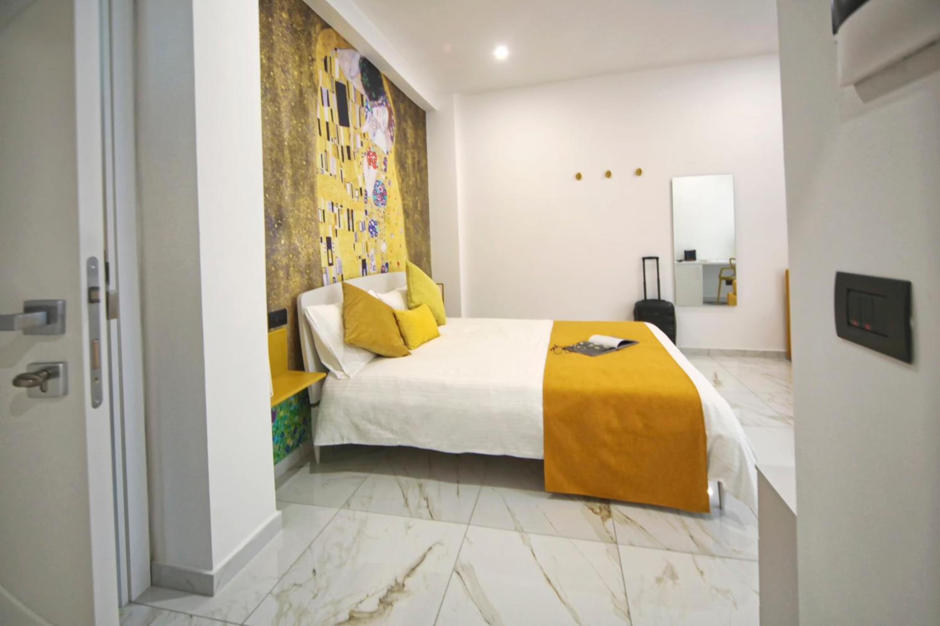 Be Coloured - Boutique Art Rooms in Naples