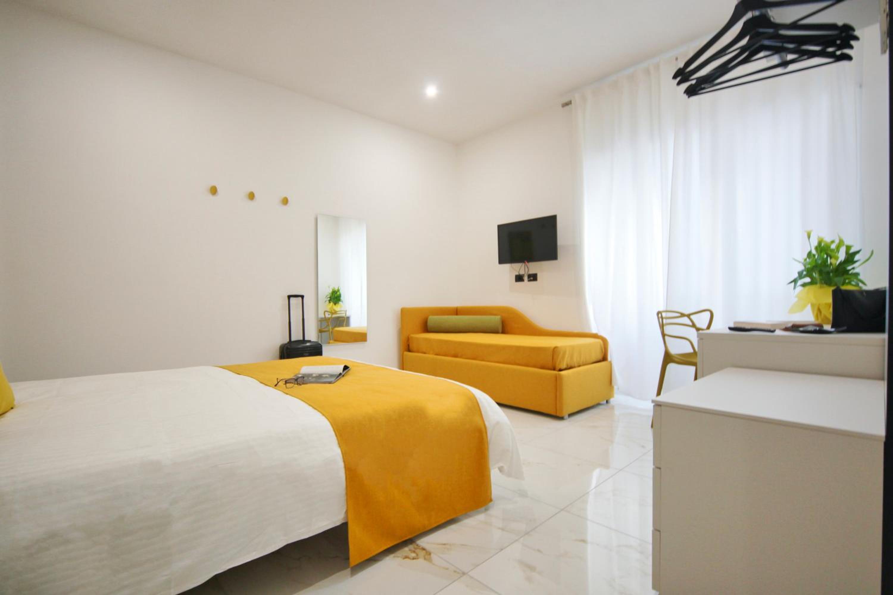 Be Coloured - Boutique Art Rooms in Naples