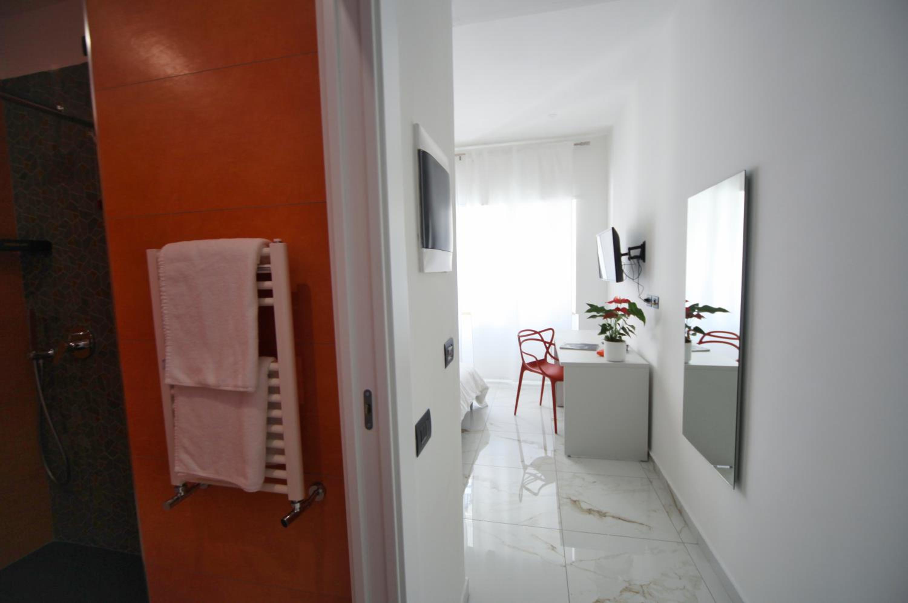 Be Coloured - Boutique Art Rooms in Naples