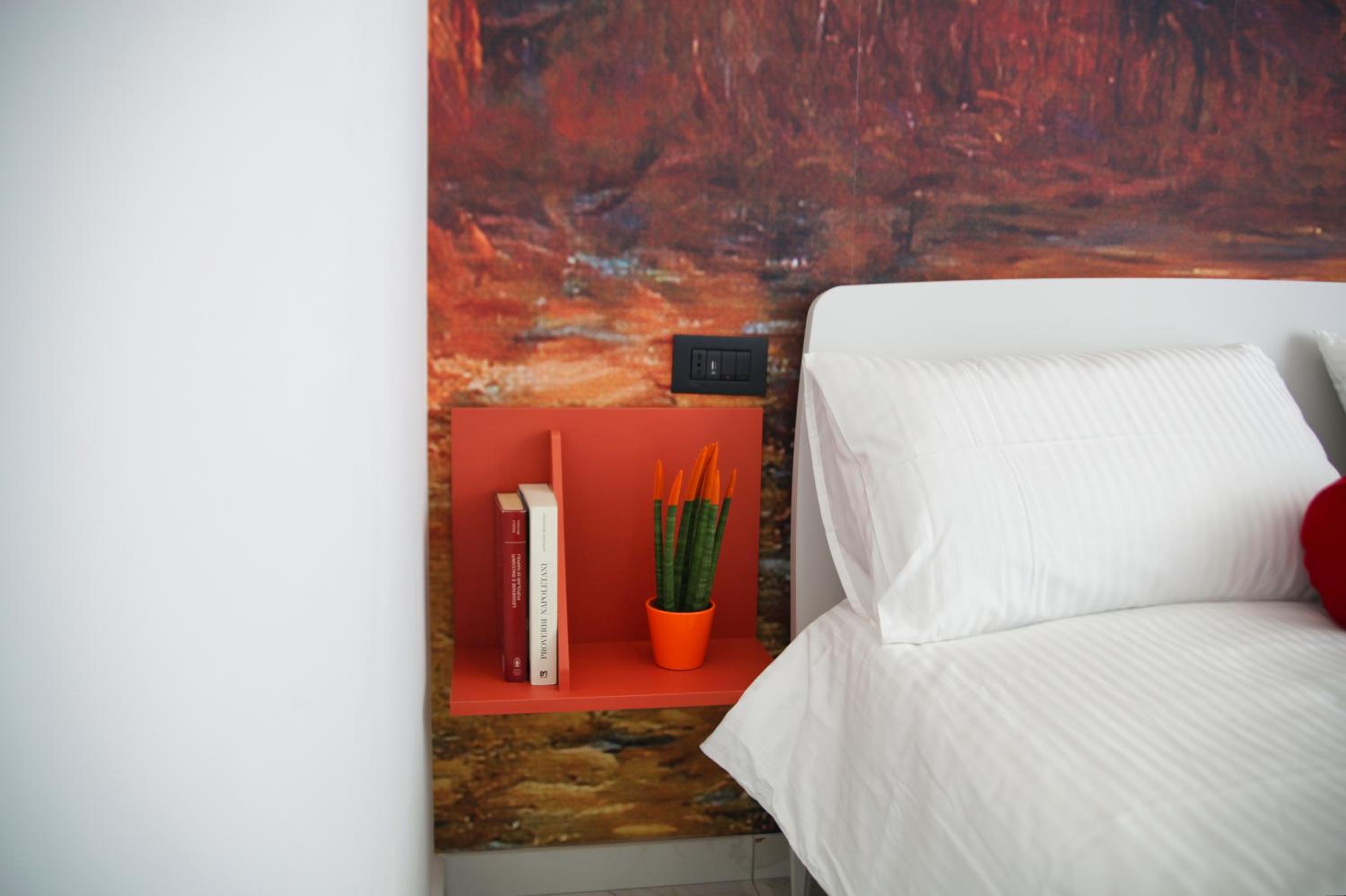 Be Coloured - Boutique Art Rooms in Naples