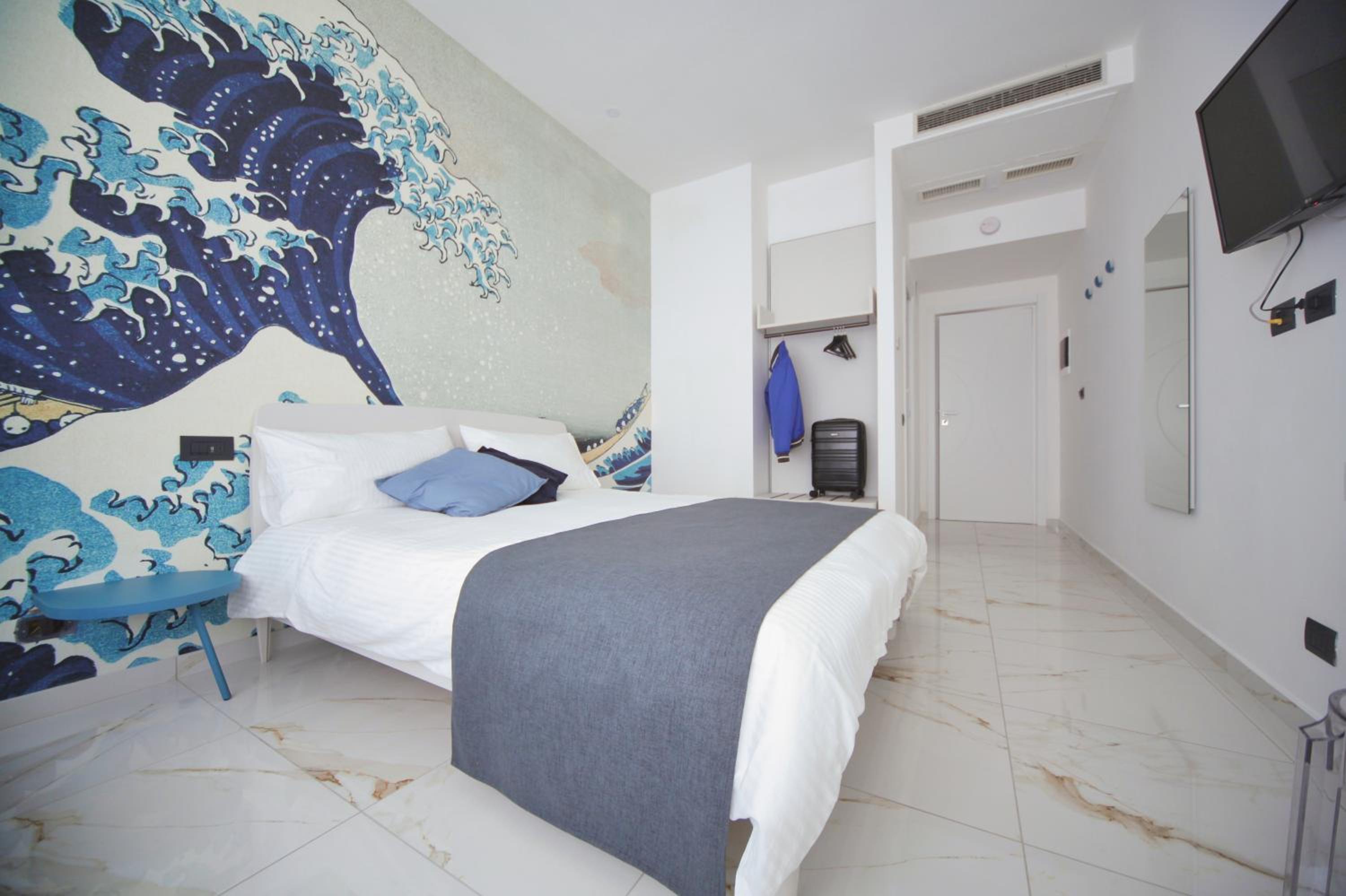 Be Coloured - Boutique Art Rooms in Naples