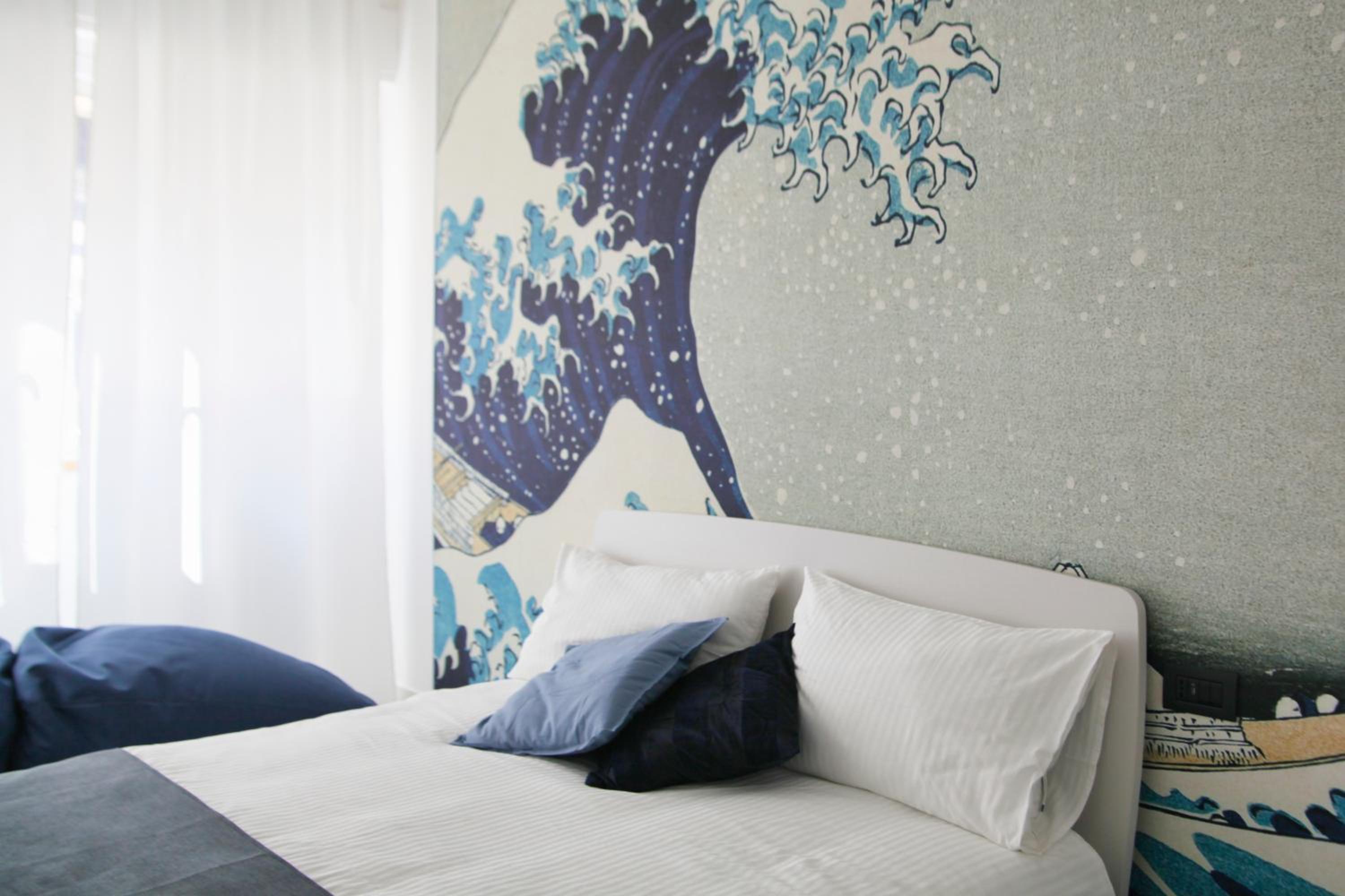 Be Coloured - Boutique Art Rooms in Naples