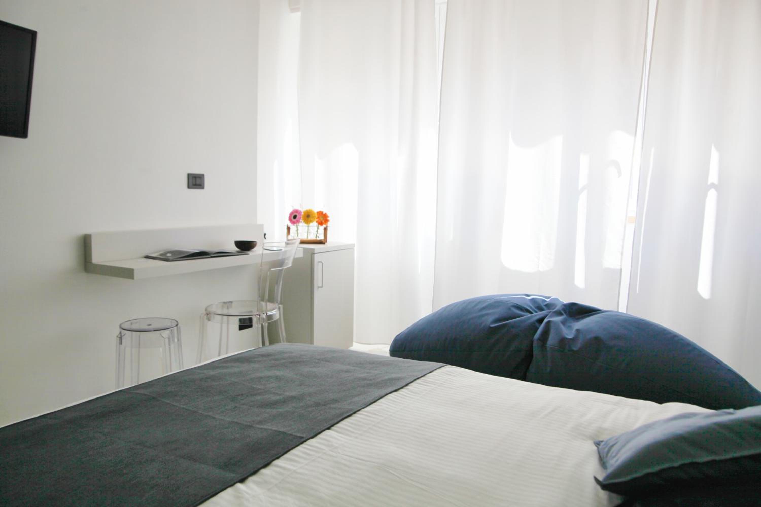 Be Coloured - Boutique Art Rooms in Naples