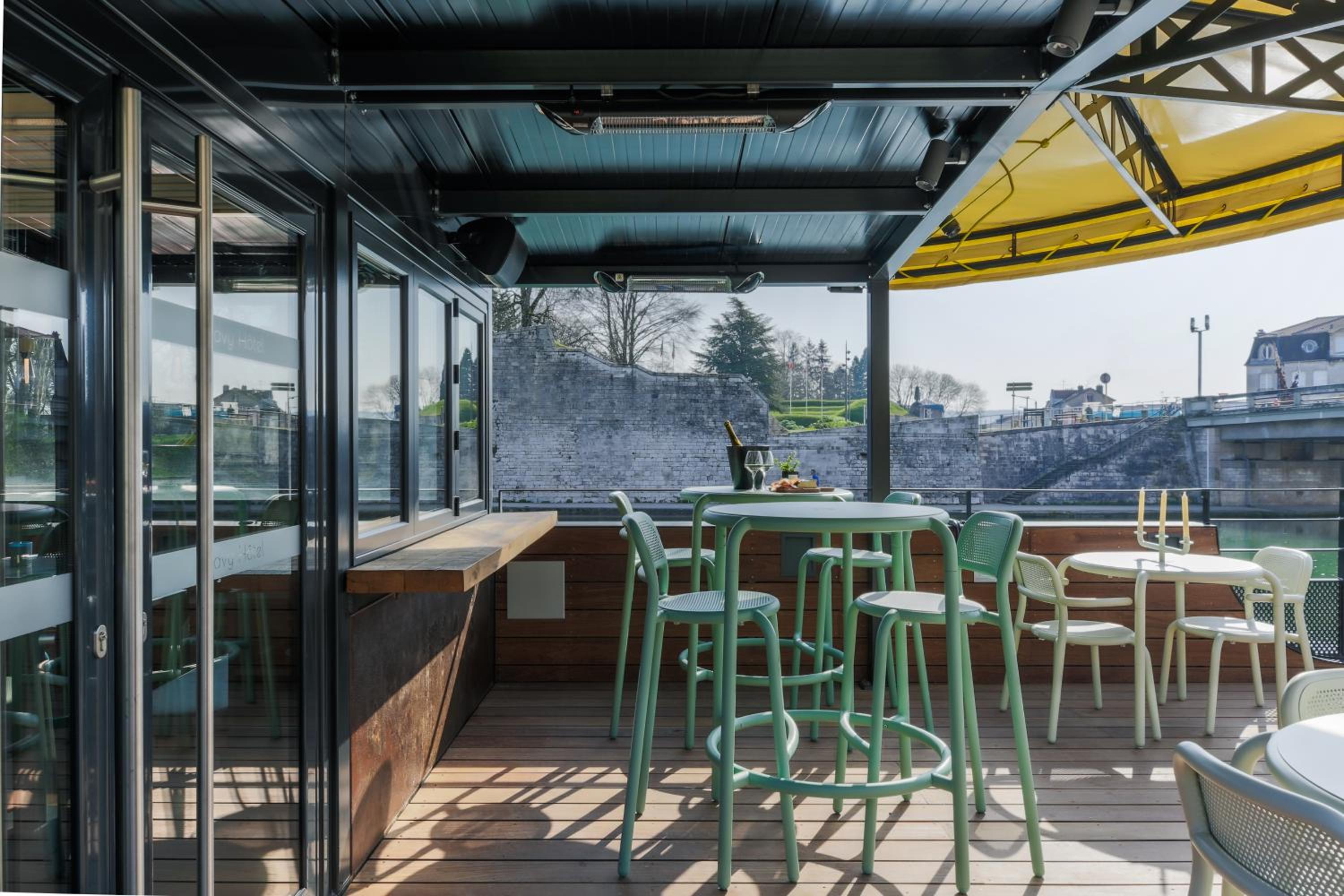 Savy Hôtel en Verdun — outdoor BBQ area
