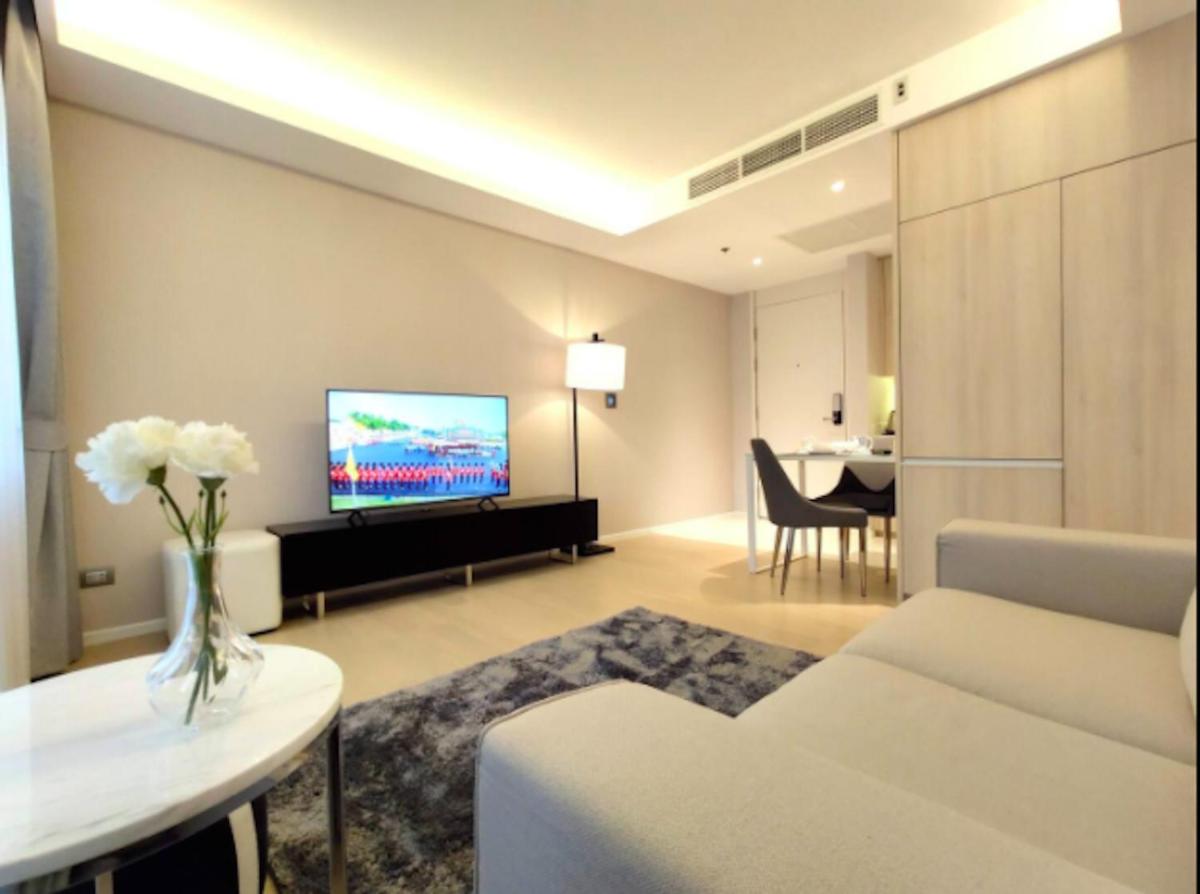 Circle Sukhumvit 11#Luxury#Pool#Gym#BTS Nana&MRT Sukhumvit#1BR#Max2ppl