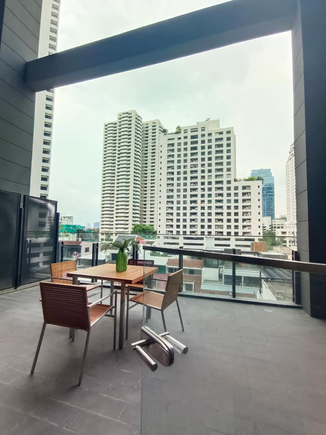 Circle Sukhumvit 11#Luxury#Pool#Gym#BTS Nana&MRT Sukhumvit#1BR#Max2ppl